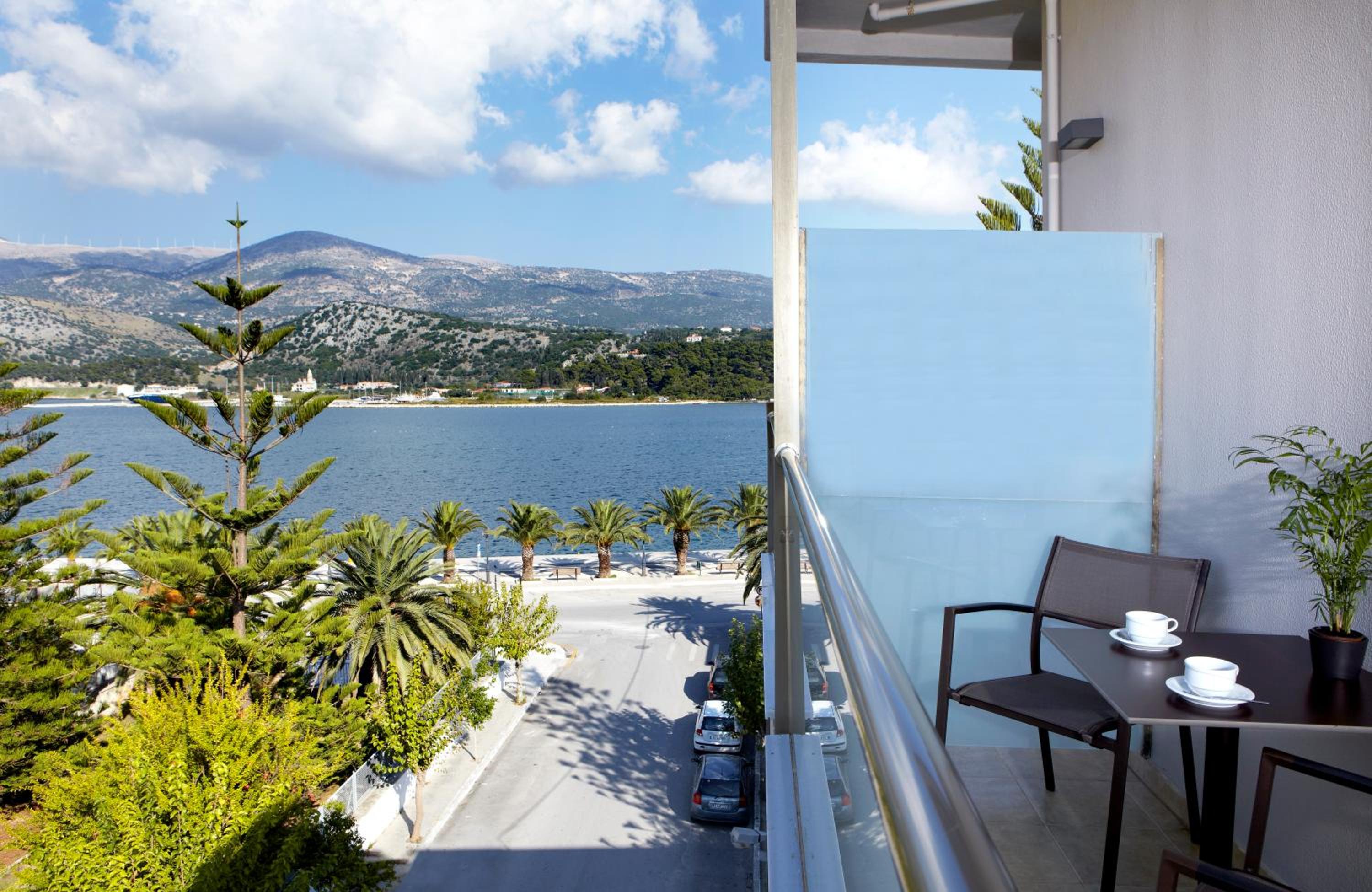 Triple Room with Side Sea View photo 3