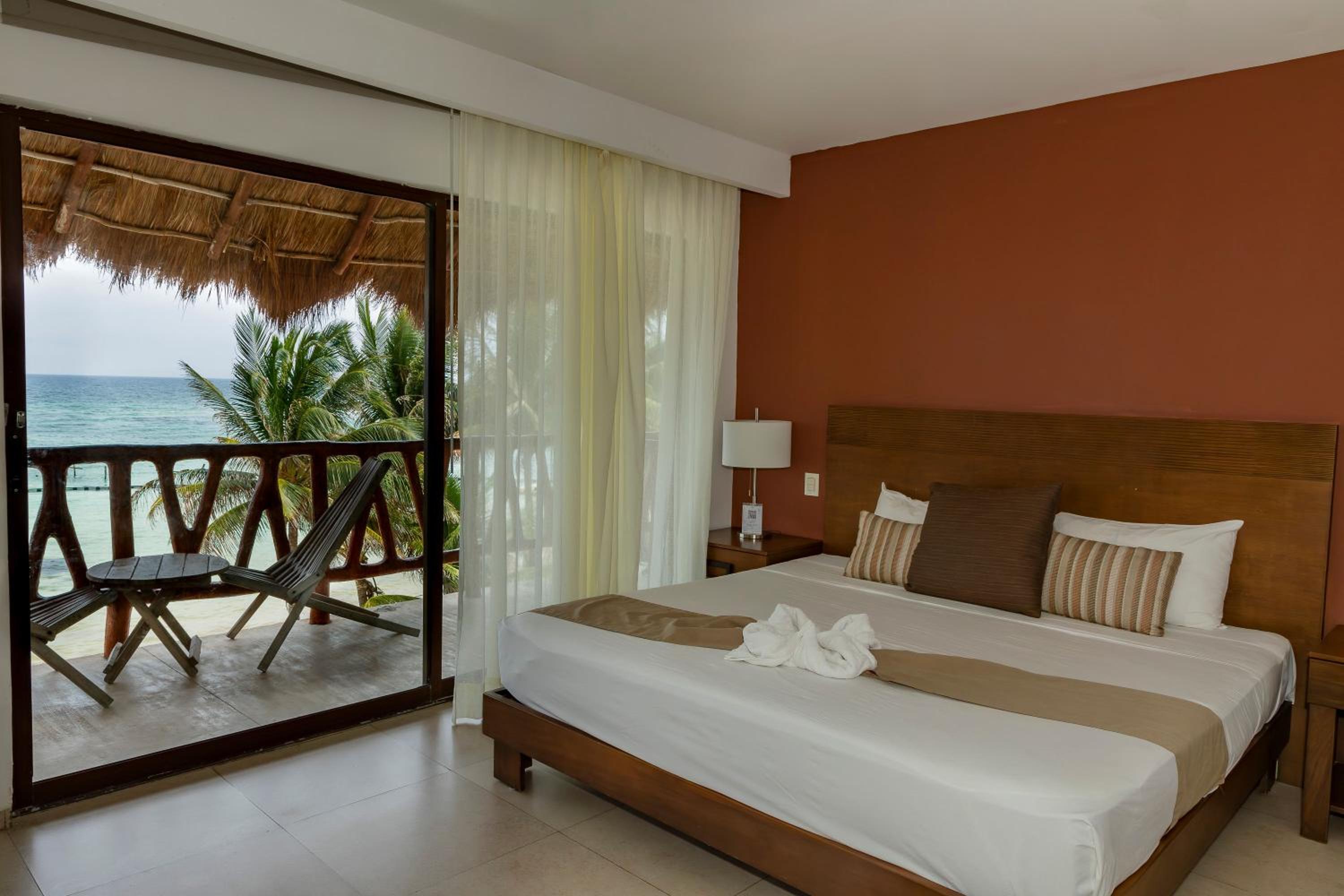 Sea View With Queen Bed - Photo 9