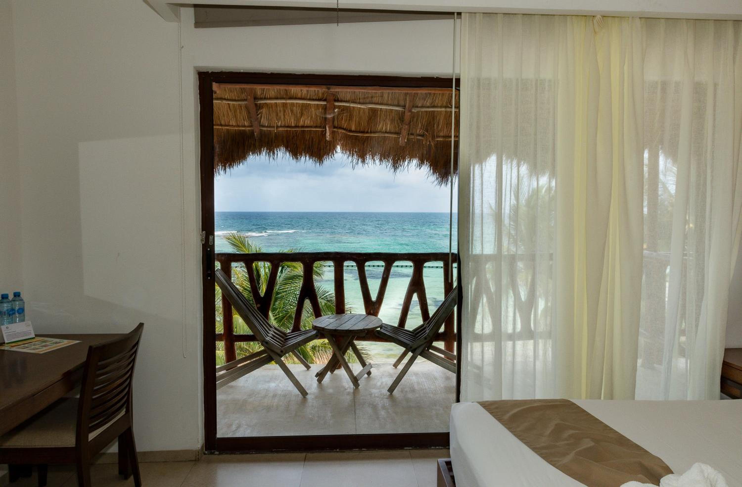 Sea View With Queen Bed - Photo 8