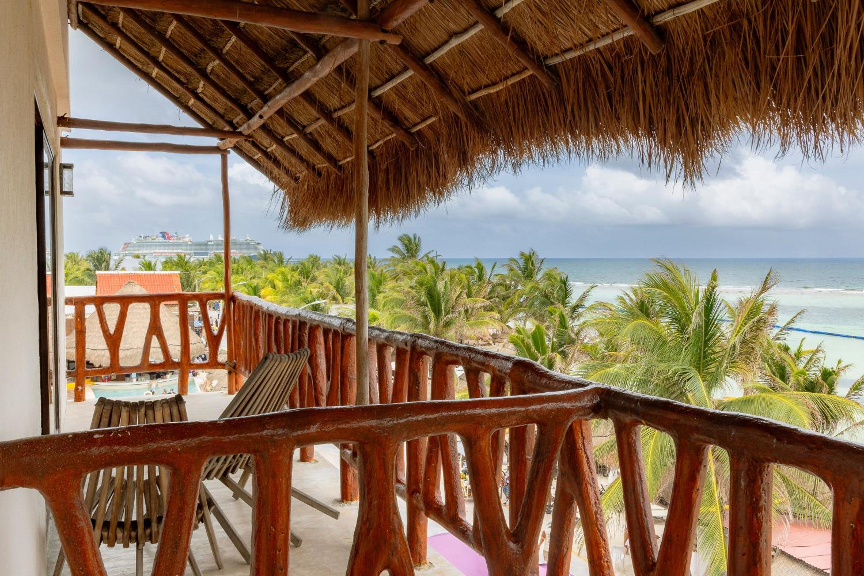 Sea View With Queen Bed - Photo 5