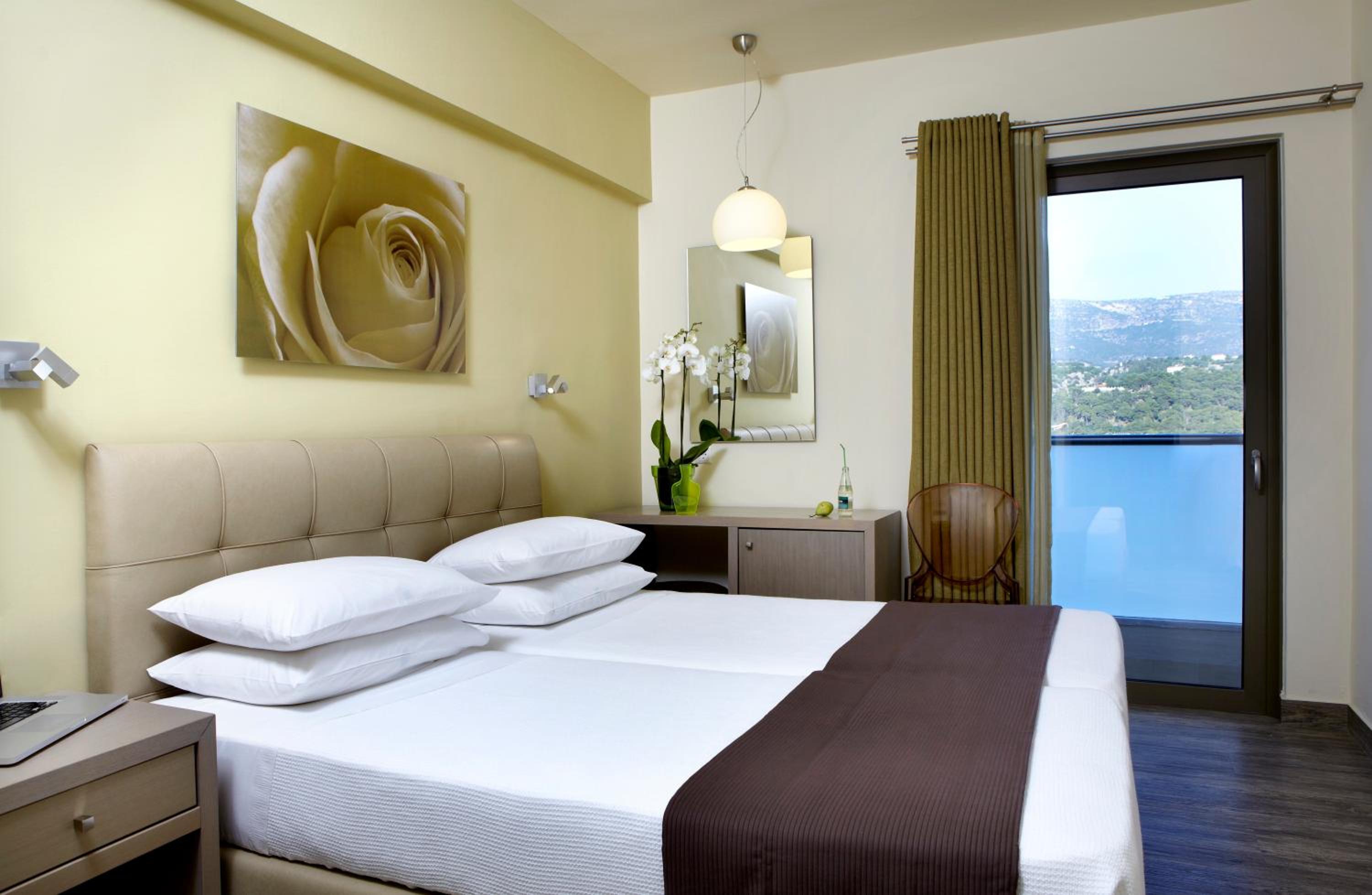 Double or Twin Room with Sea View photo 2