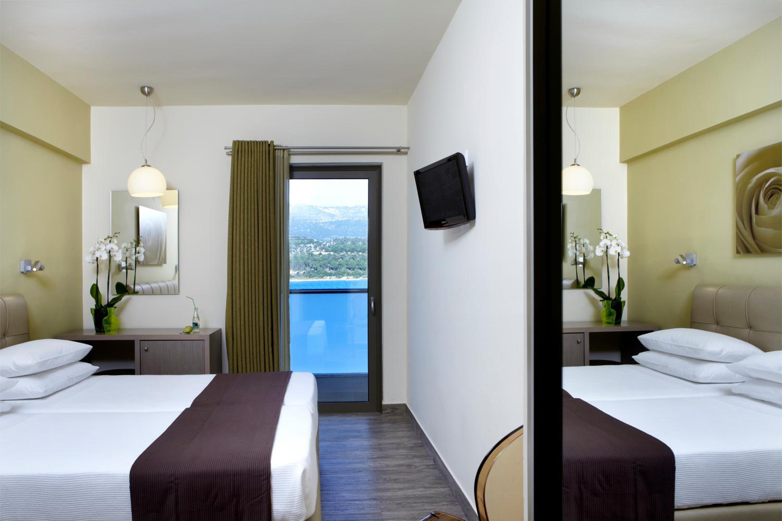 Double or Twin Room with Sea View