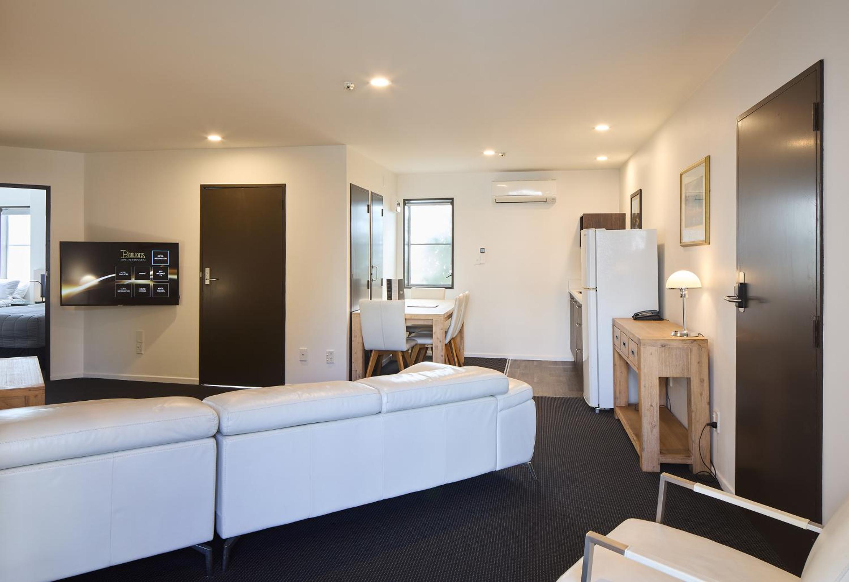 One-Bedroom Suite - Photo 3