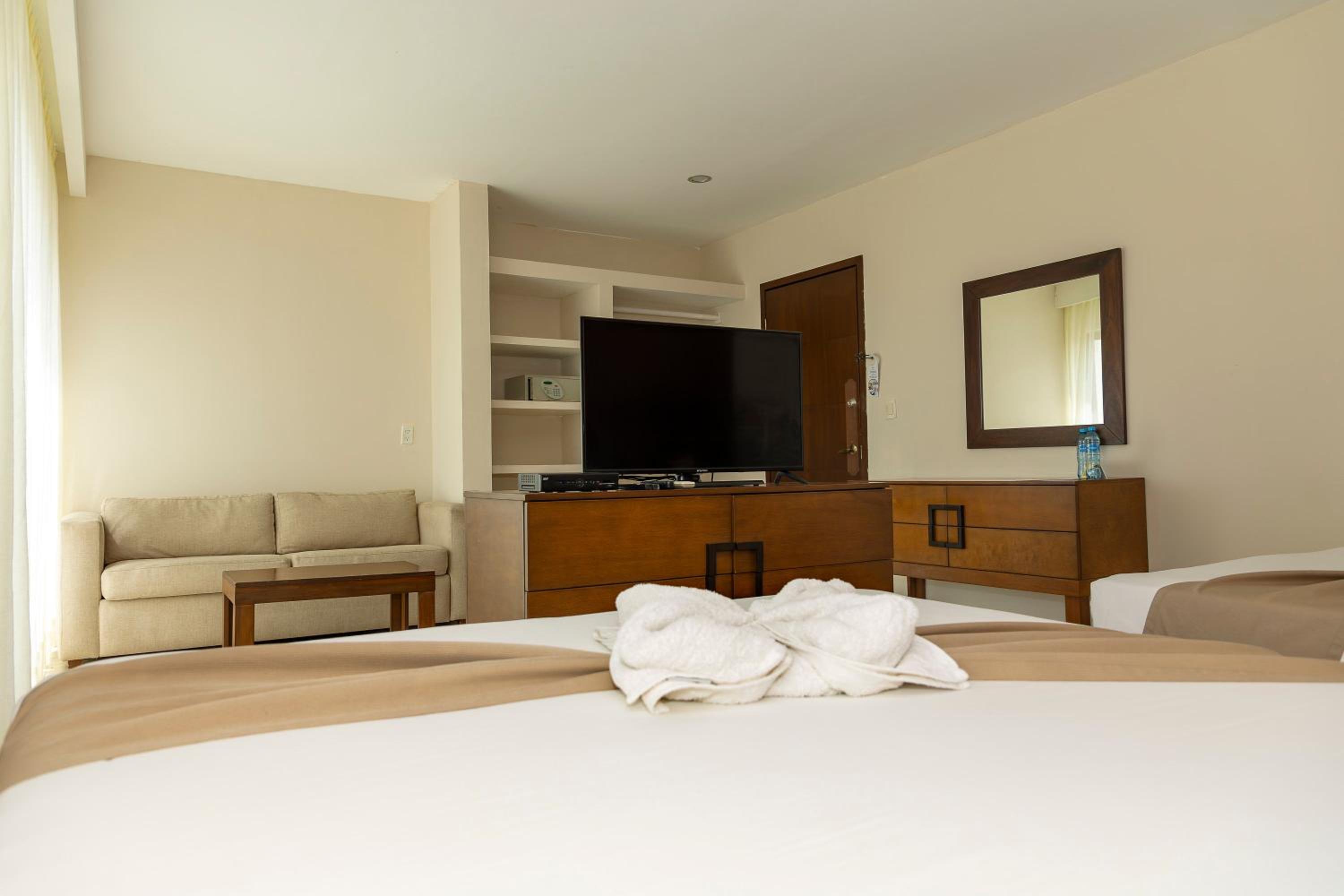 Master Suite - Sunset View With Two Queen Bed - Photo 3