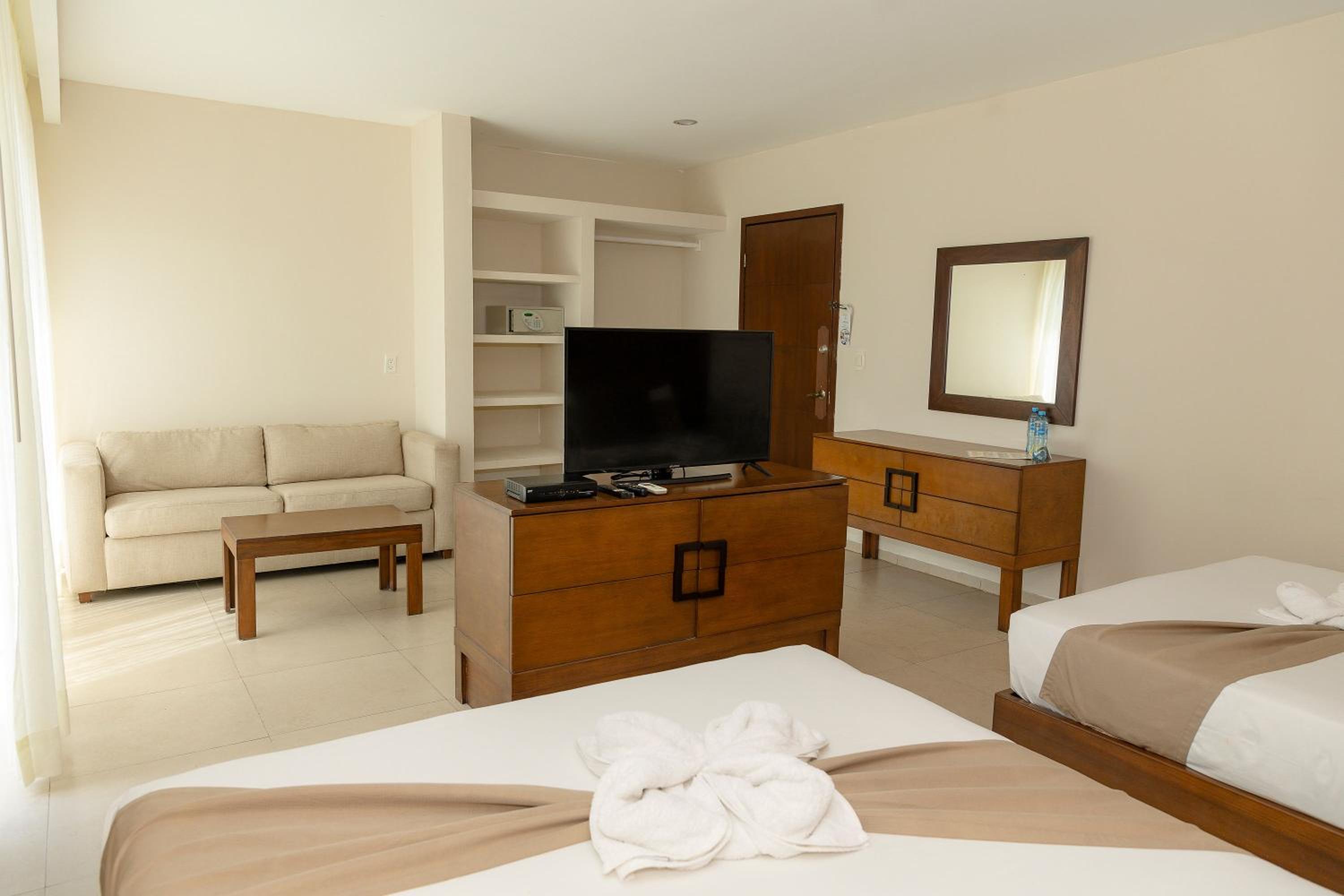 Master Suite - Sunset View With Two Queen Bed - Photo 4