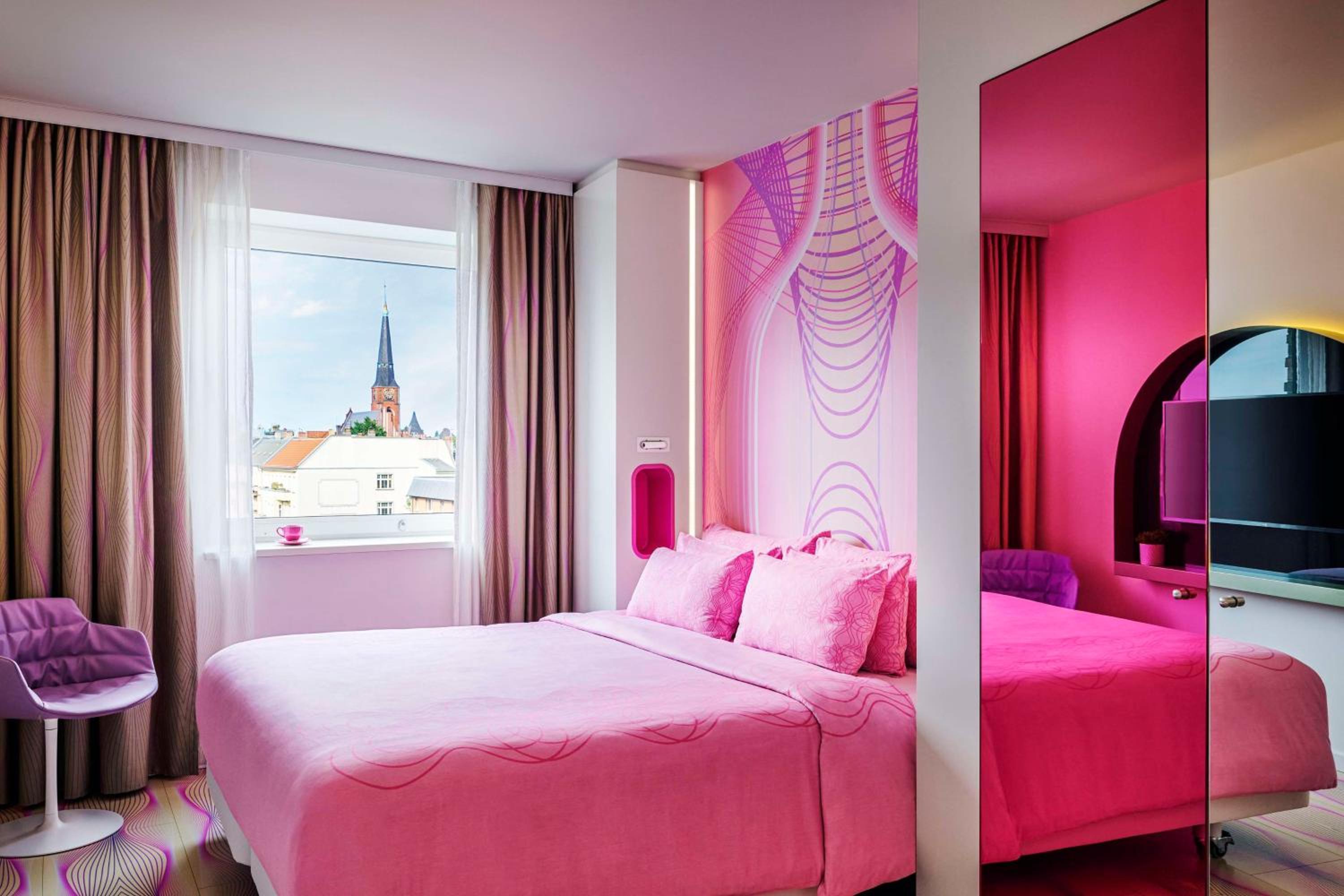 nhow Family Connecting Room (2 Adults + 2 Children)