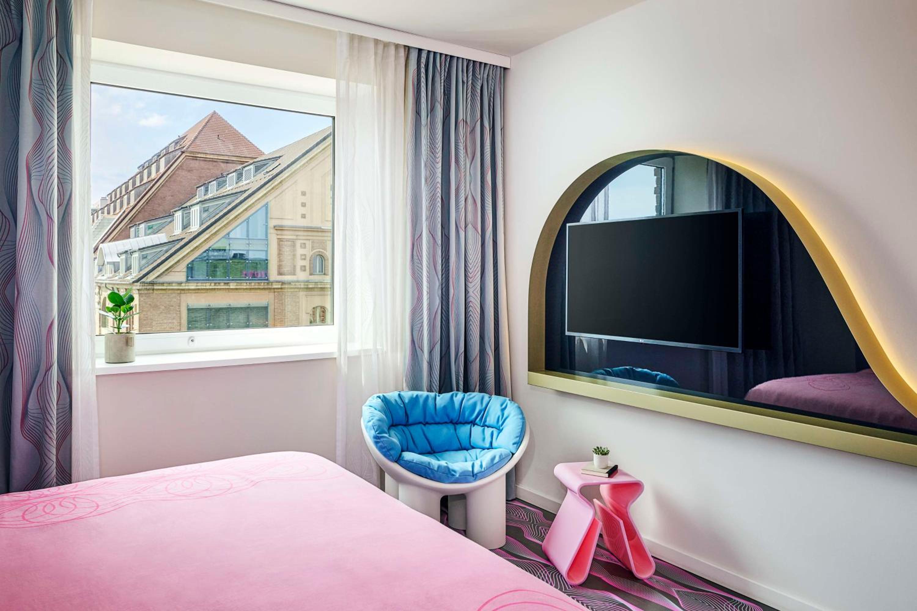 nhow Family Connecting Room (2 Adults + 2 Children)