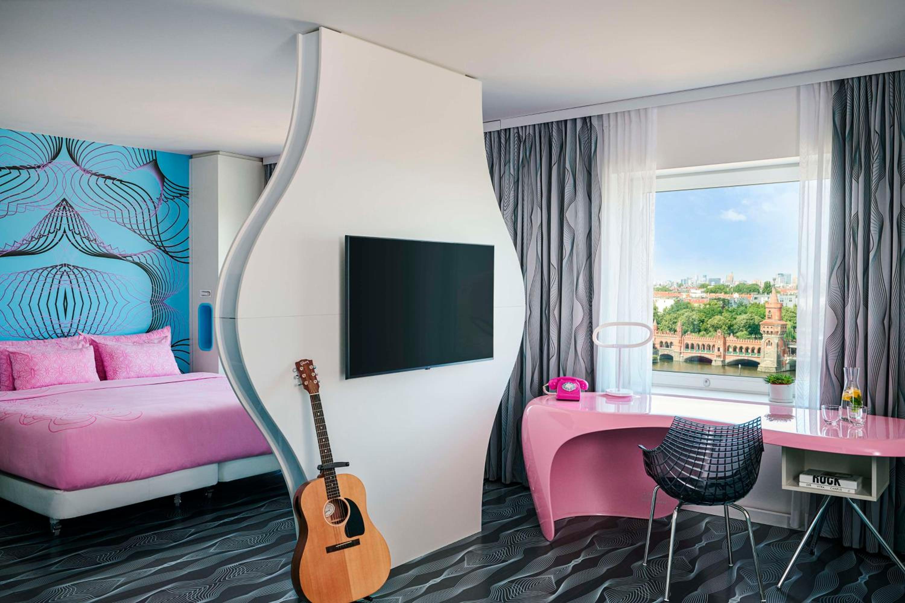 Nhow Junior Suite With River View With Extra Bed (2 Adults + 1 Child)