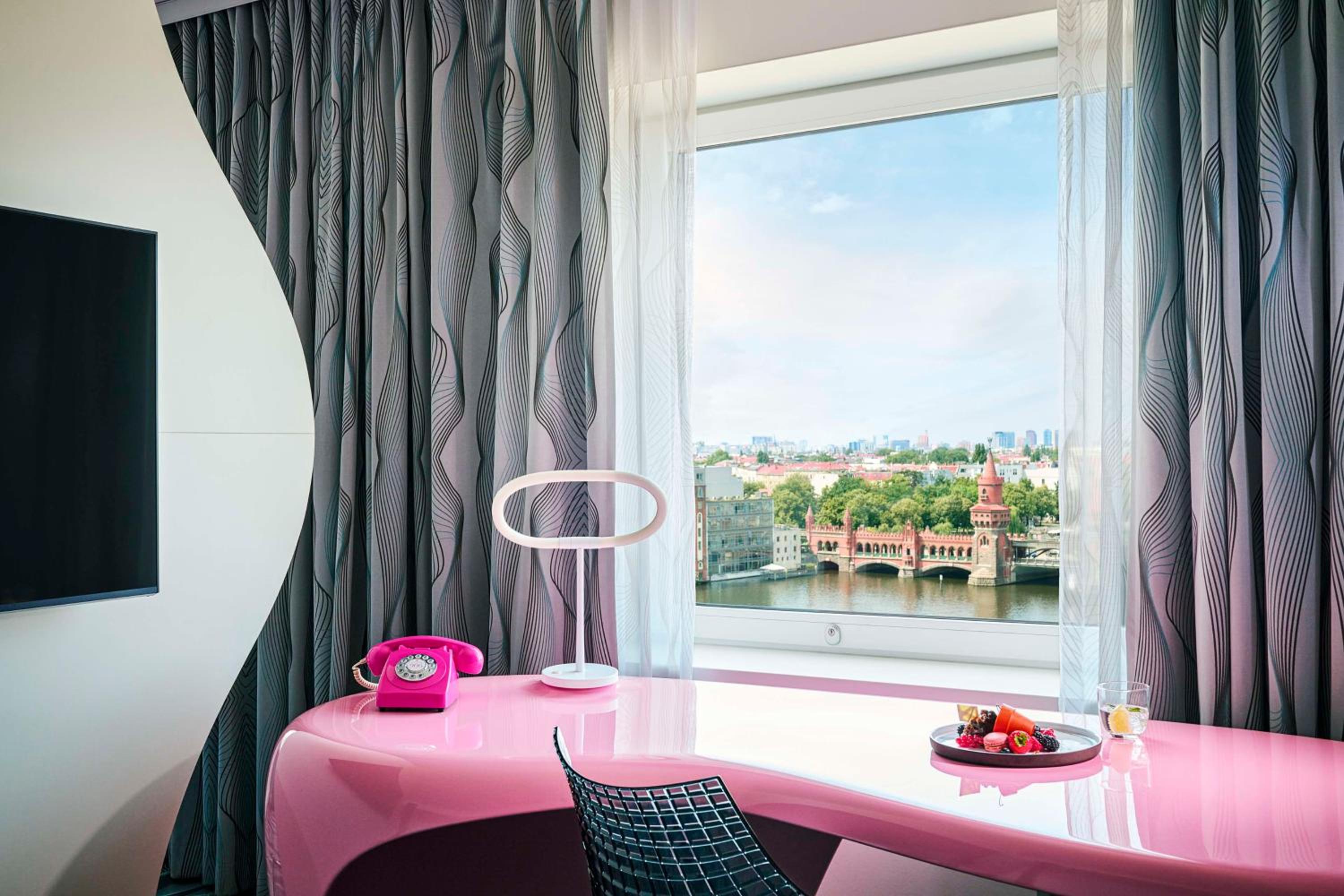 Nhow Junior Suite With River View With Extra Bed (2 Adults + 1 Child)