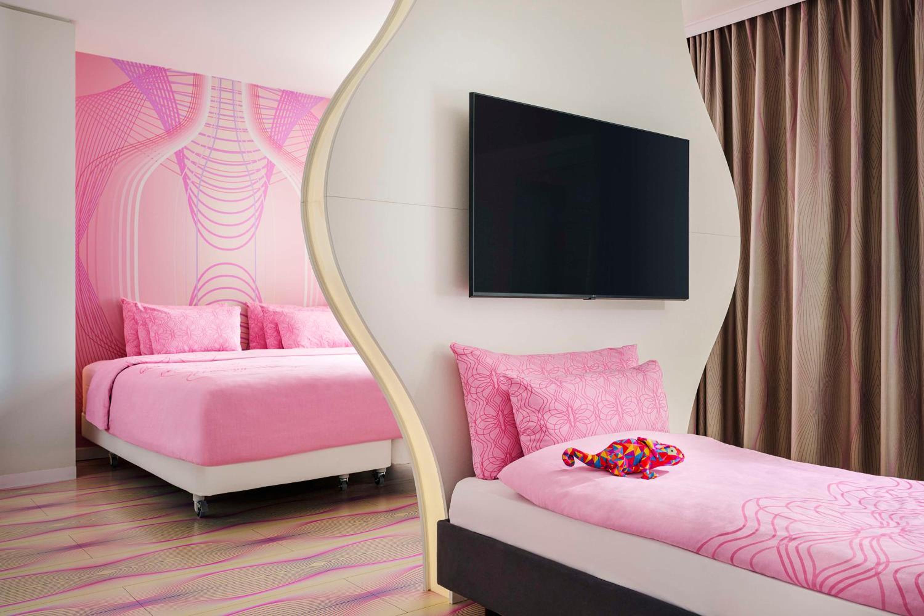 nhow Friends & Family Room with River View (2 Adults + 2 Children)
