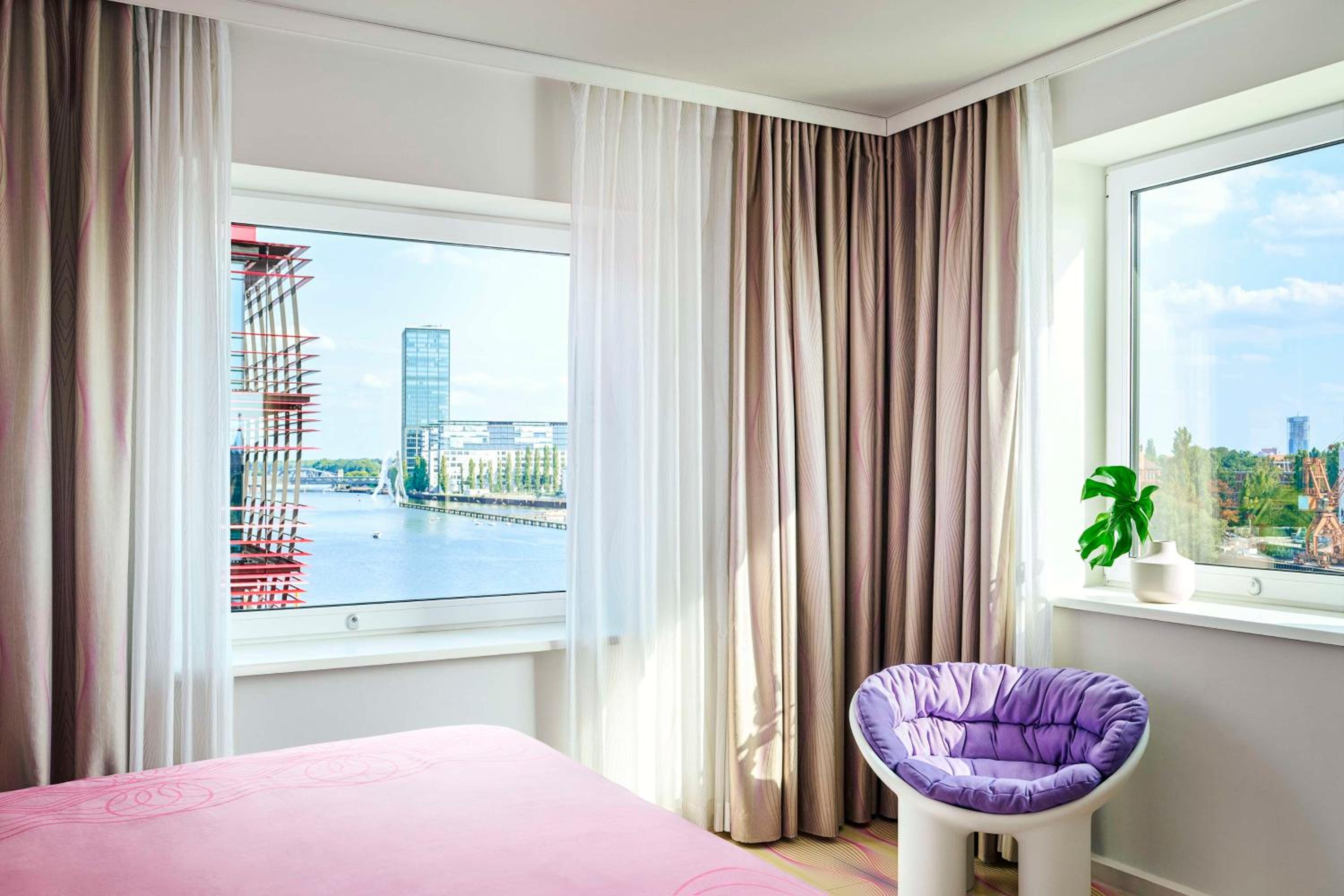 nhow Premium Room with River View