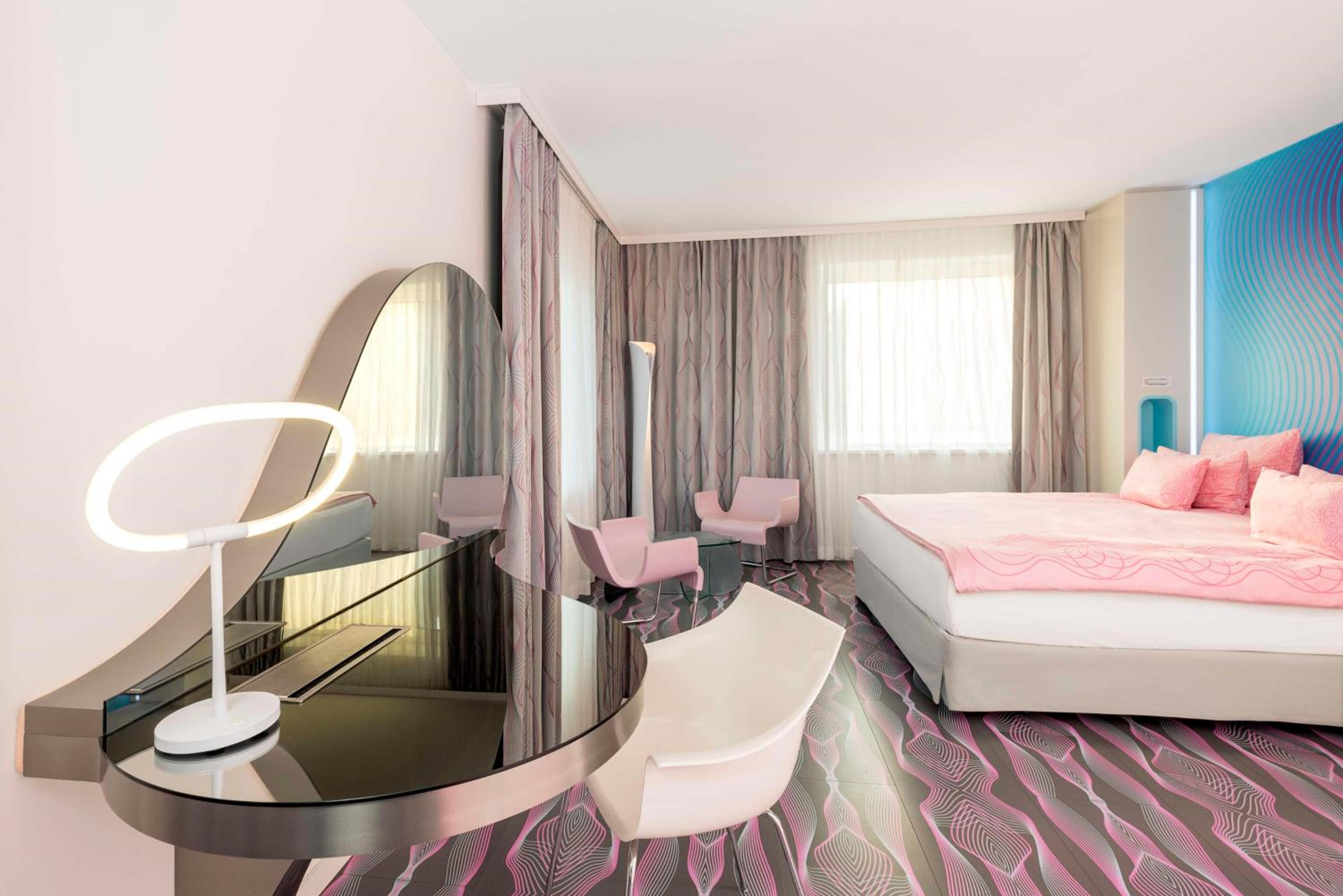 nhow Premium Room with River View