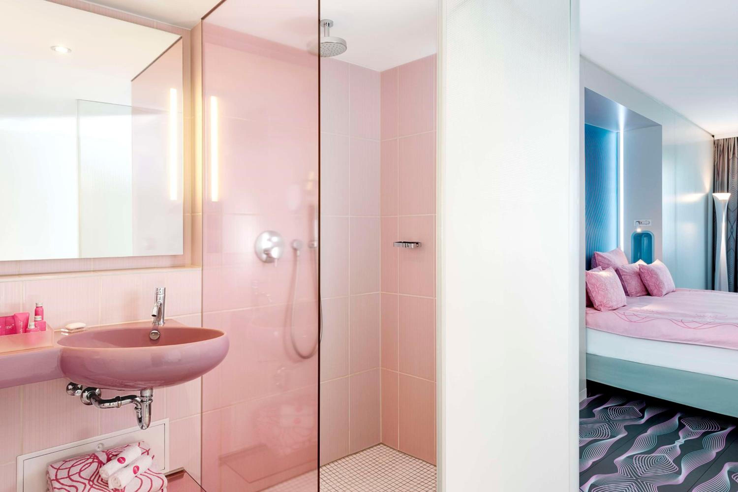 nhow Premium Room with River View thumbnail 6
