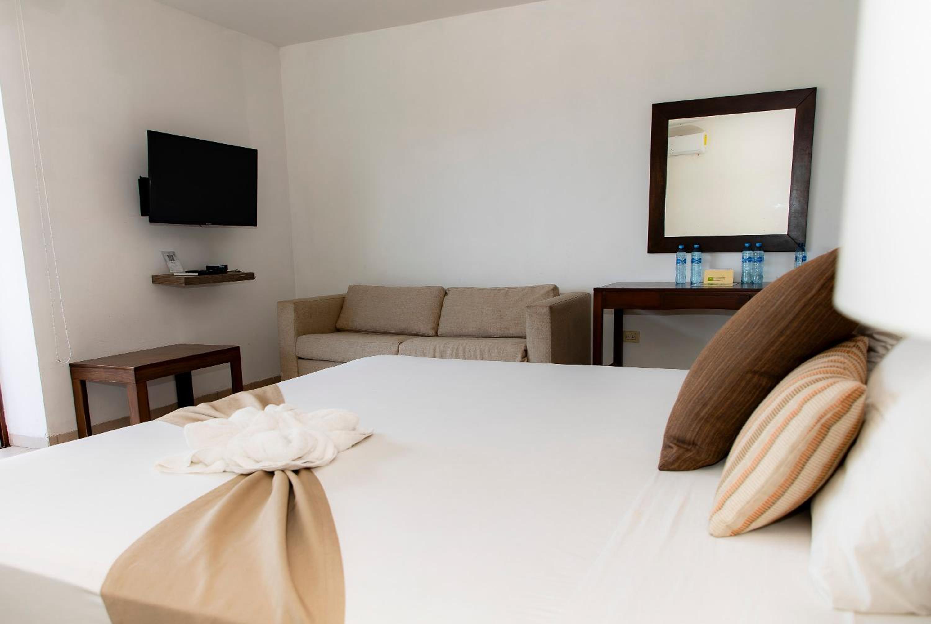 Master Suite - Sea View With Two Queen Bed - Photo 2