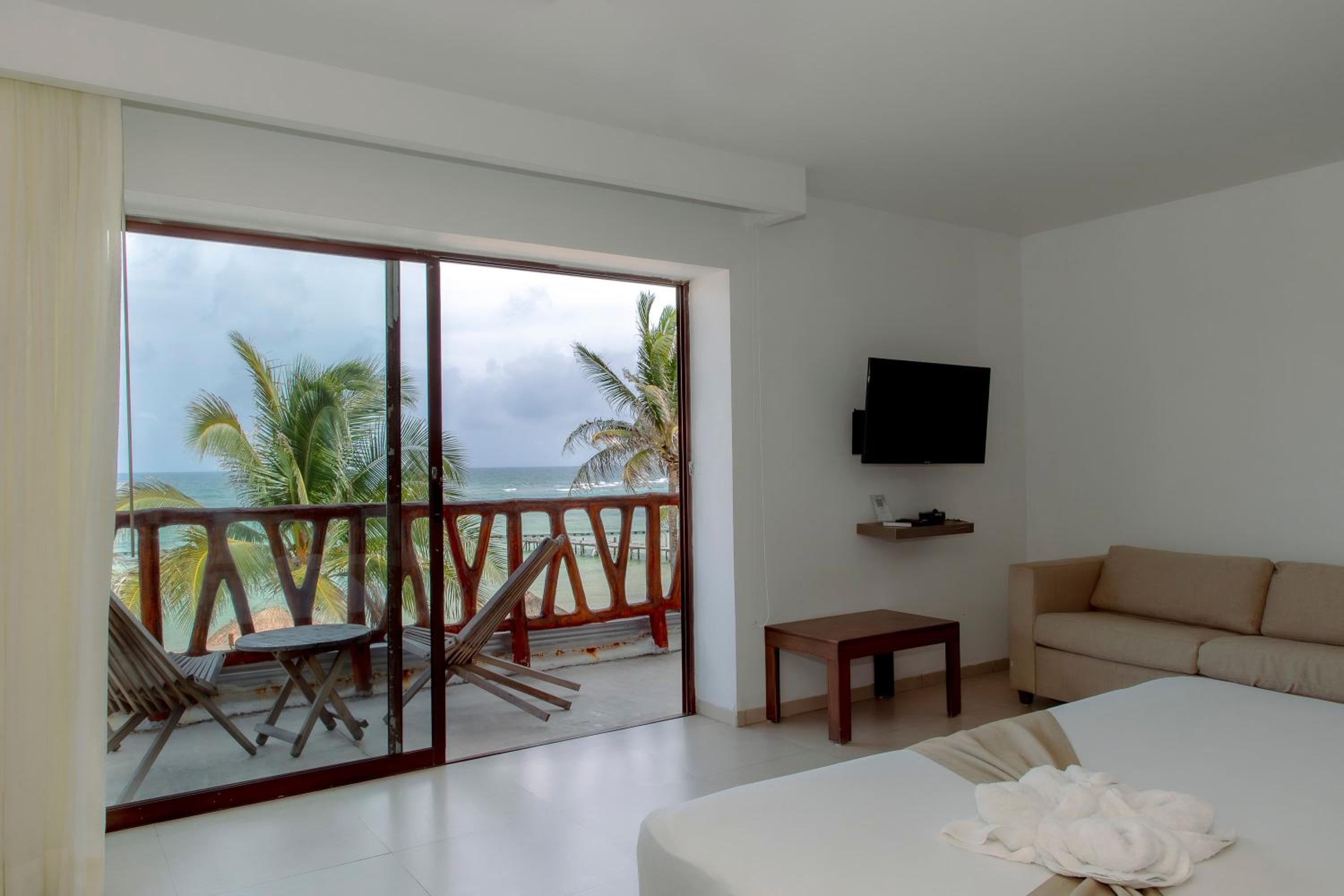 Master Suite - Sea View With Two Queen Bed - Photo 9
