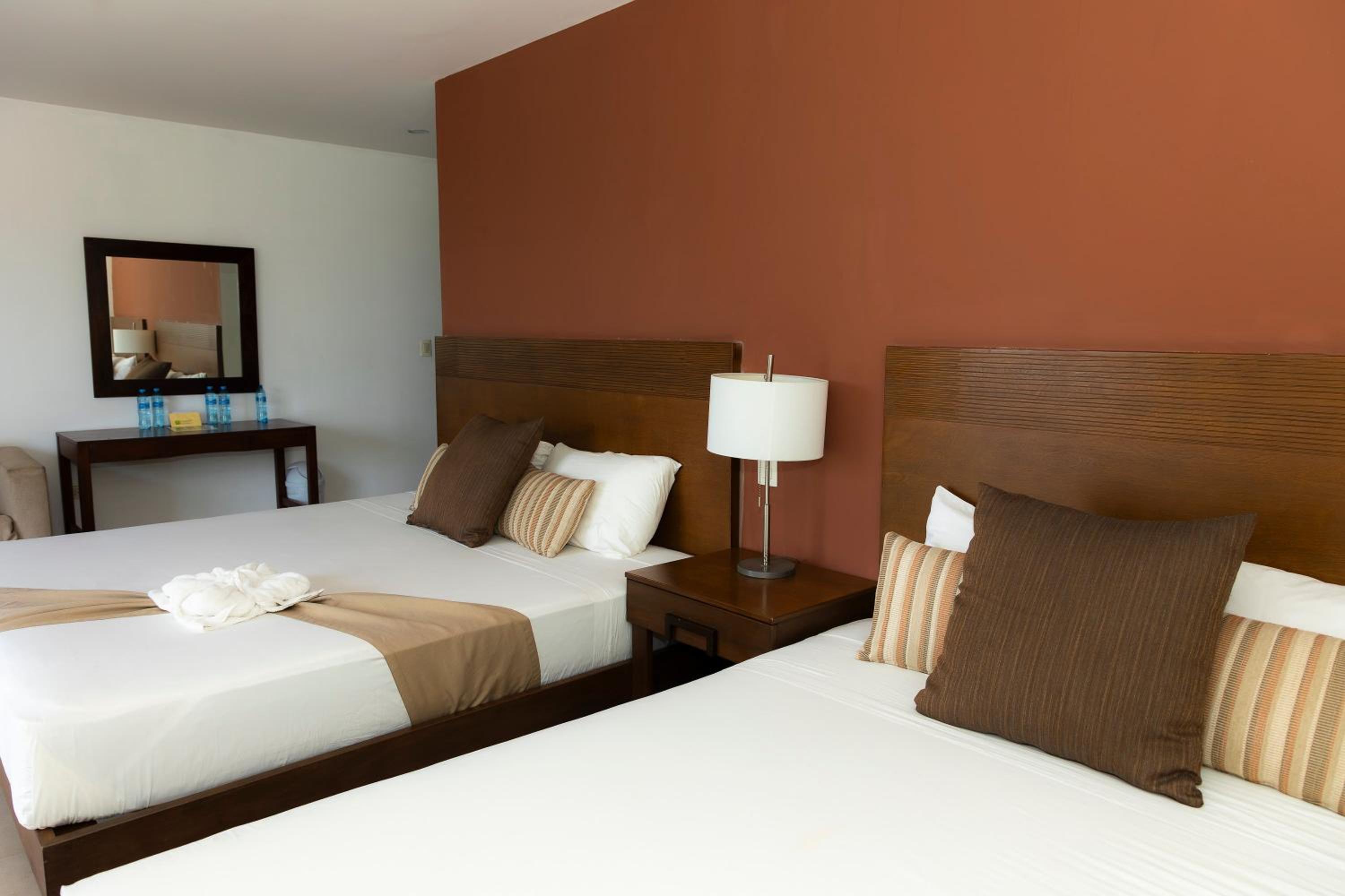 Master Suite - Sea View With Two Queen Bed - Photo 11
