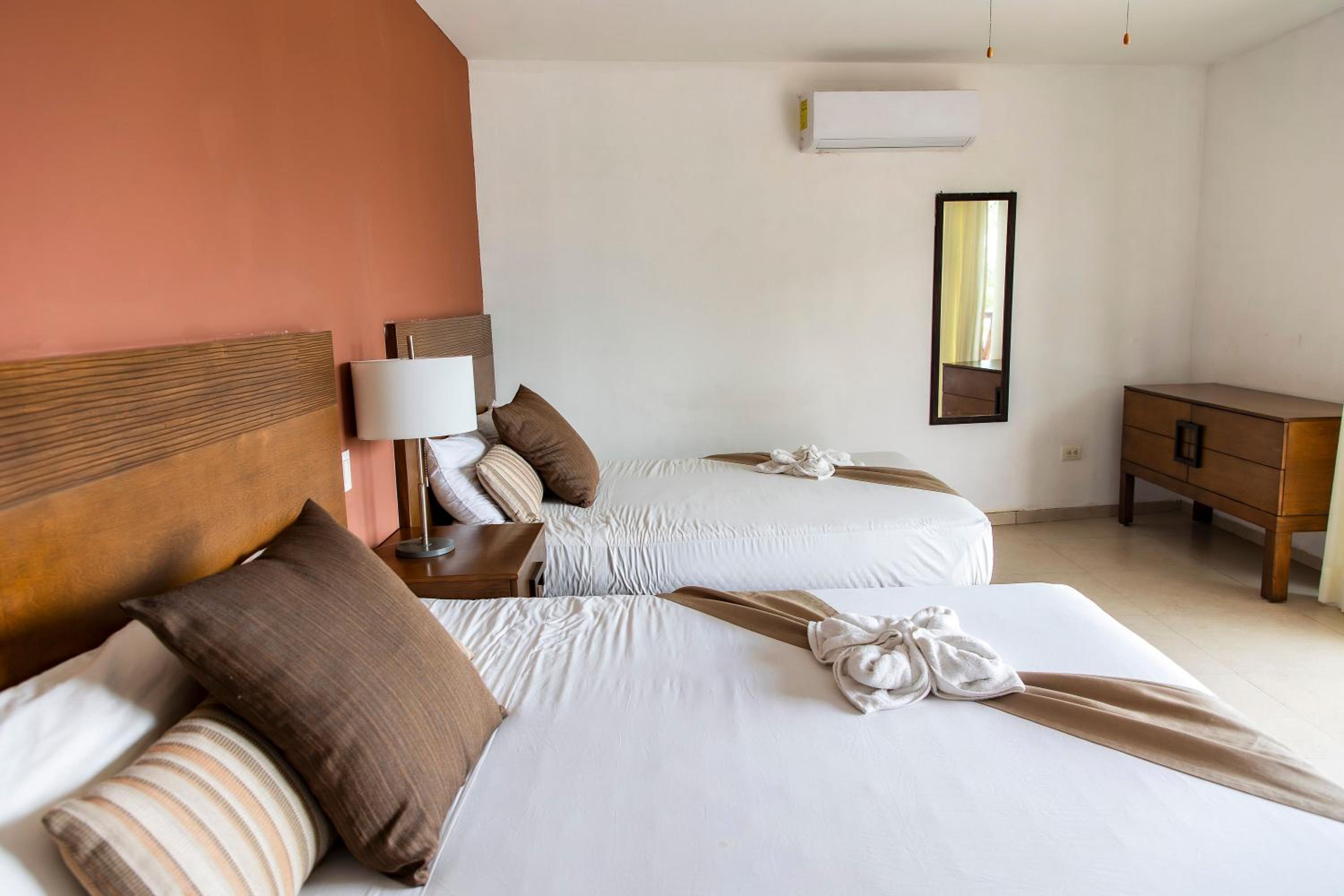 Master Suite - Sea View With Two Queen Bed - Photo 1