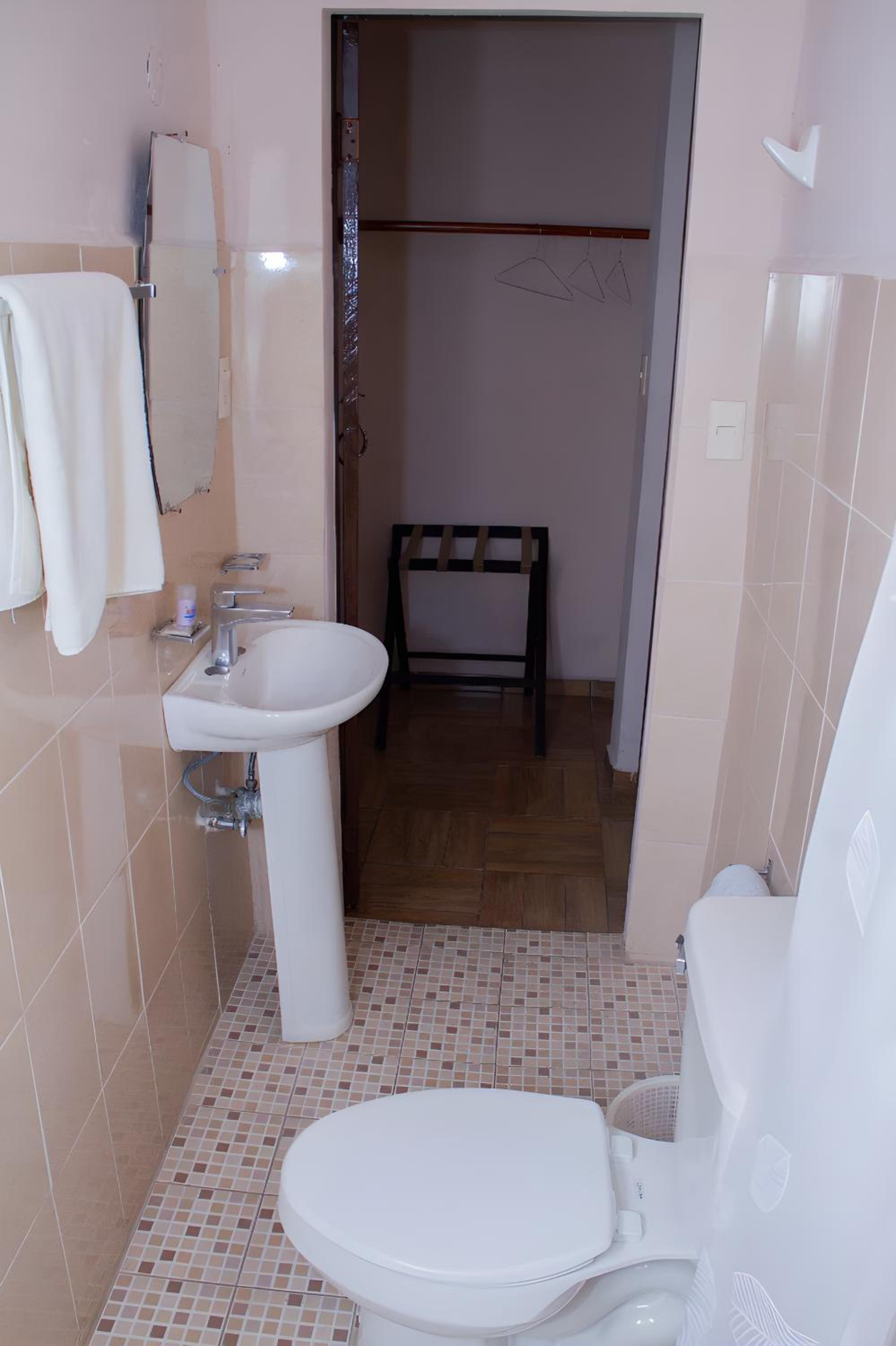 Budget Double Room photo 3