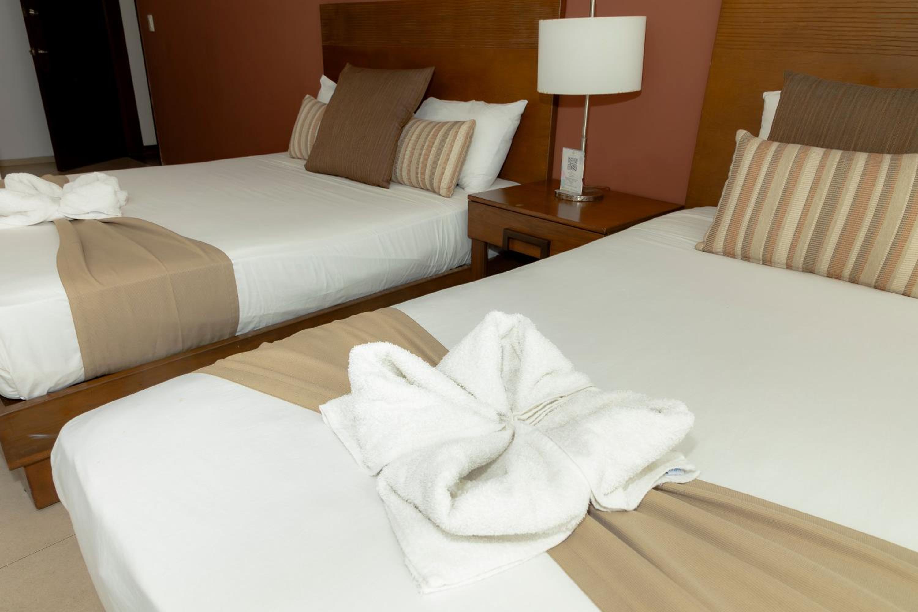 Triple Sunset View With Queen & Single Bed - Photo 3
