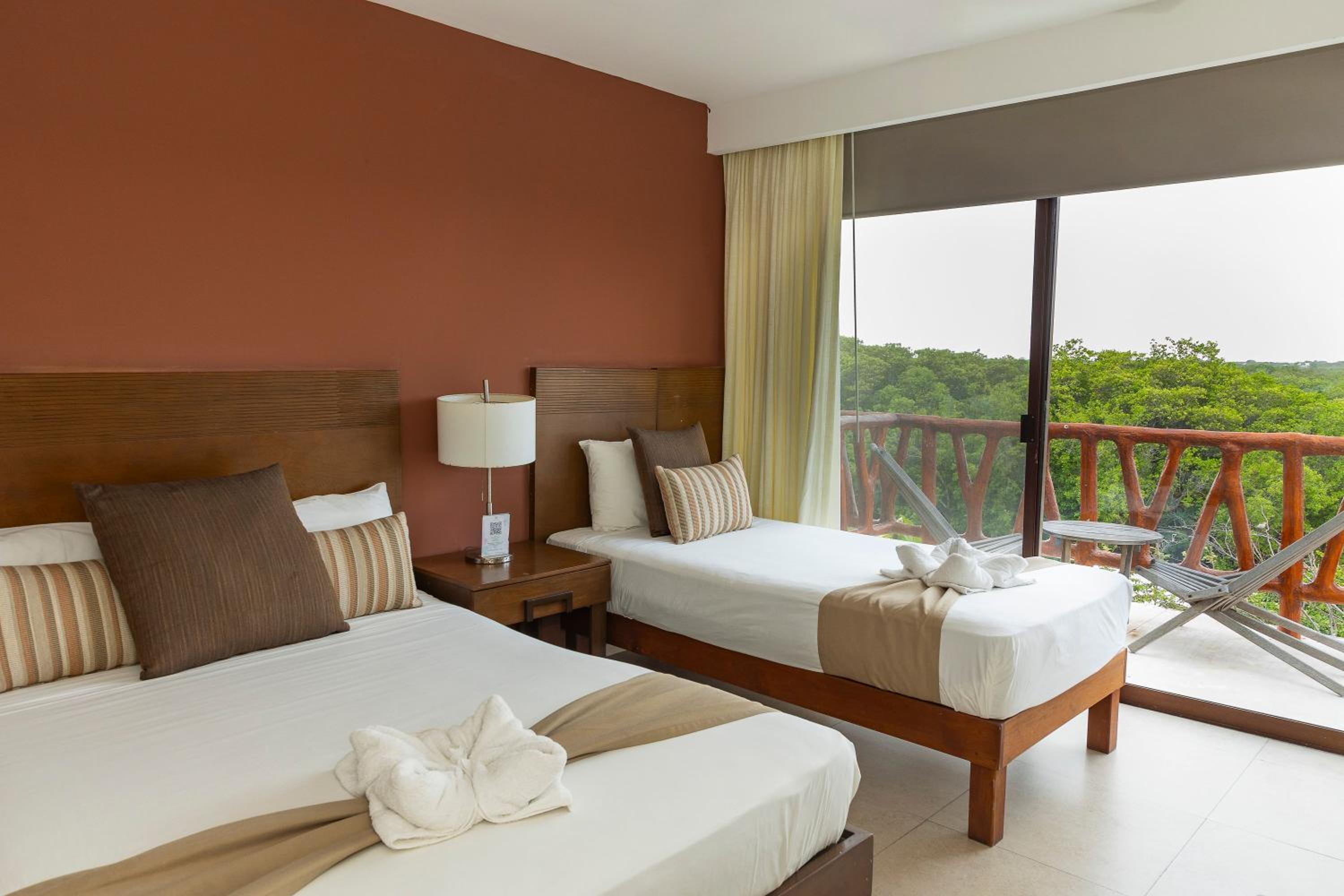 Triple Sunset View With Queen & Single Bed - Photo 4