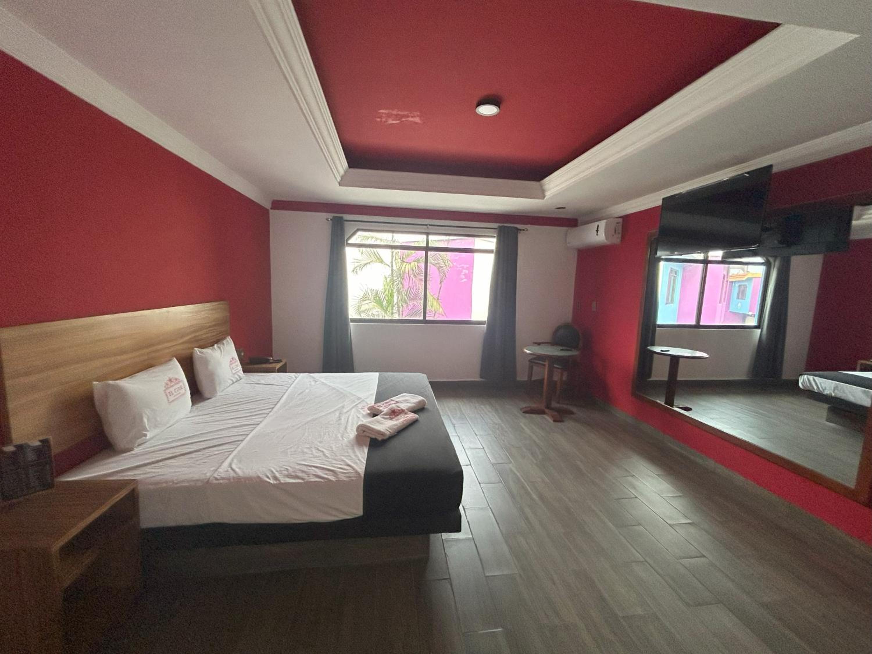 Deluxe King Room photo 1