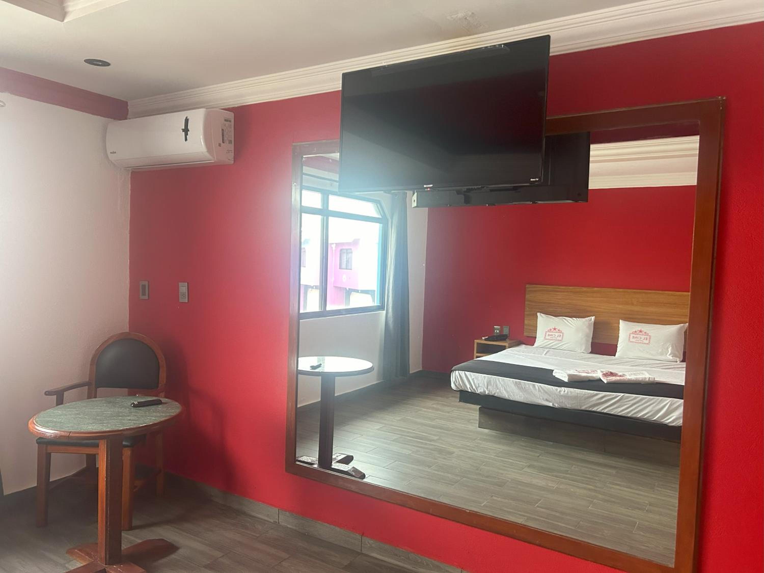 Deluxe King Room photo 3