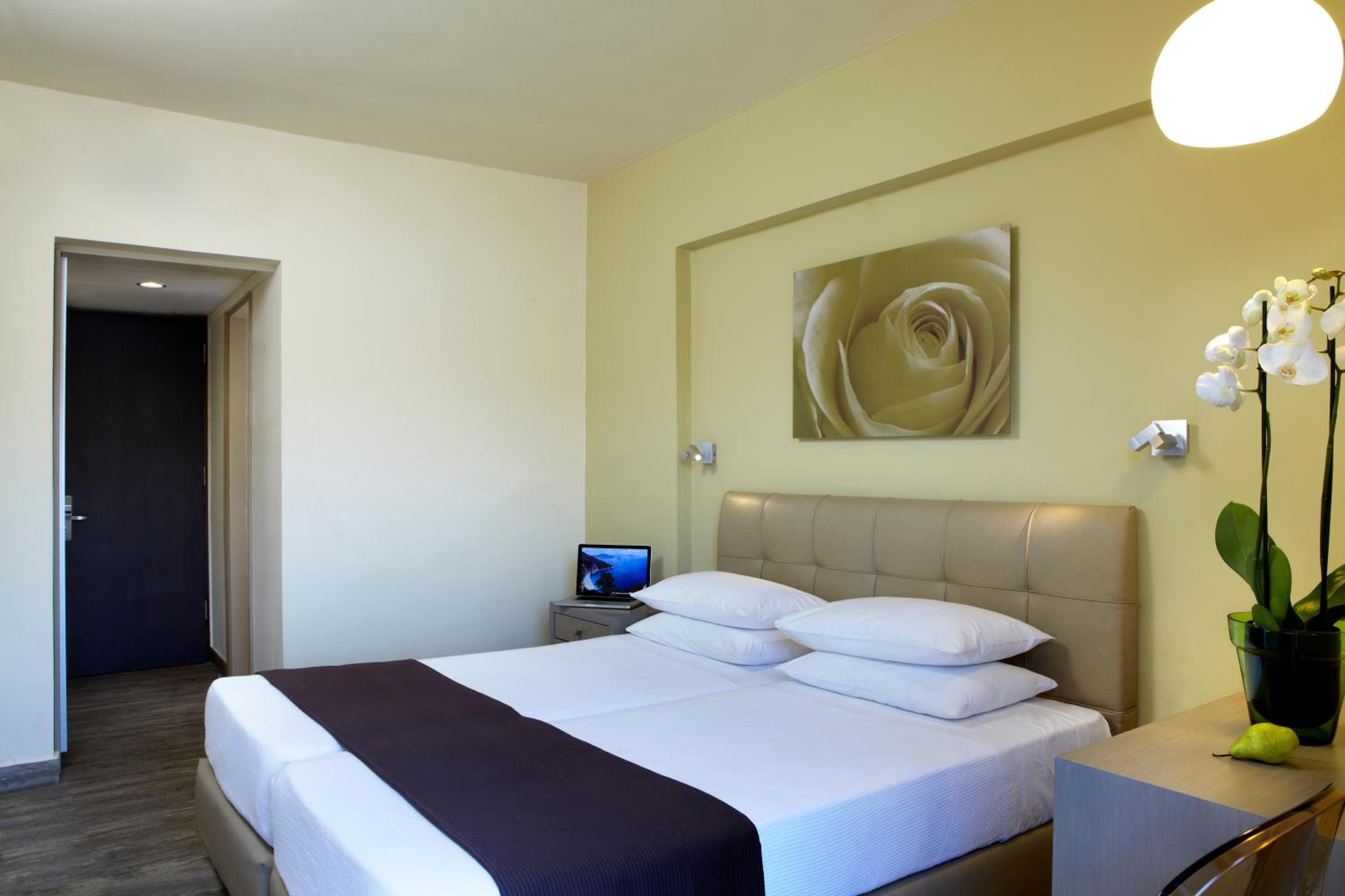 Double or Twin Room with Sea View photo 3
