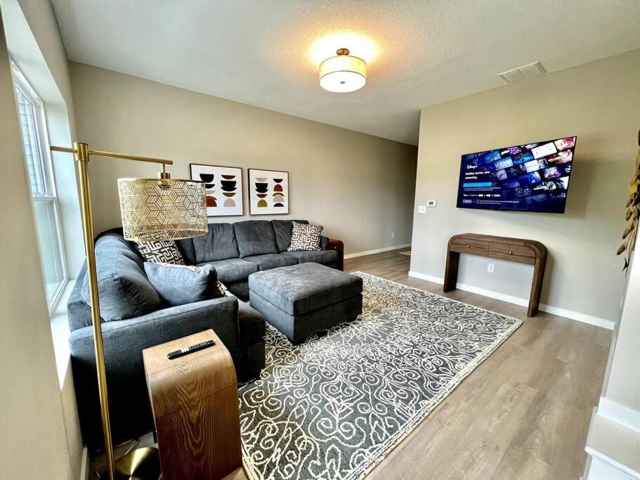 Three-Bedroom Apartment photo 1
