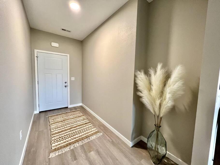 Three-Bedroom Apartment photo 2