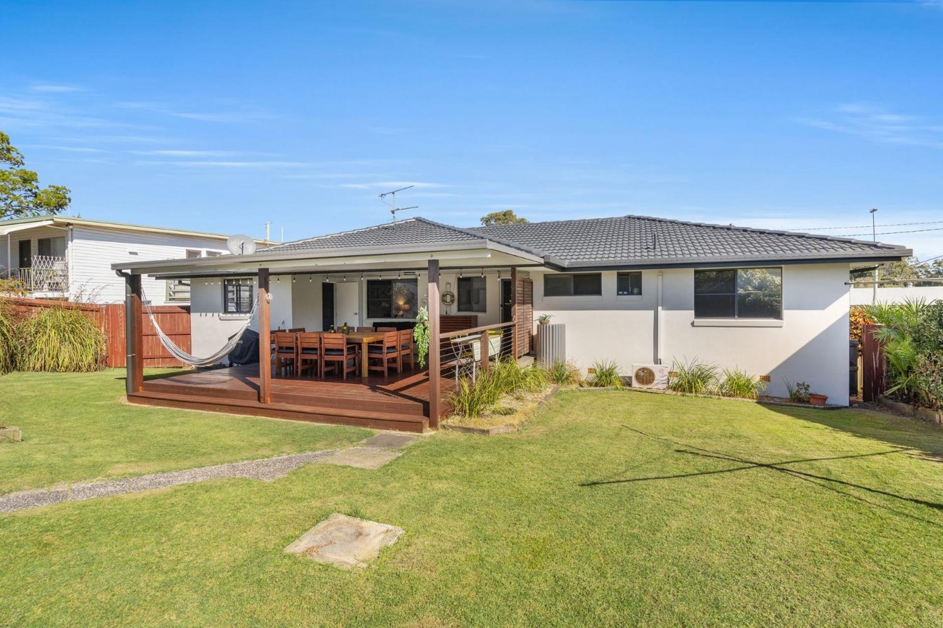 Three-Bedroom House photo 2