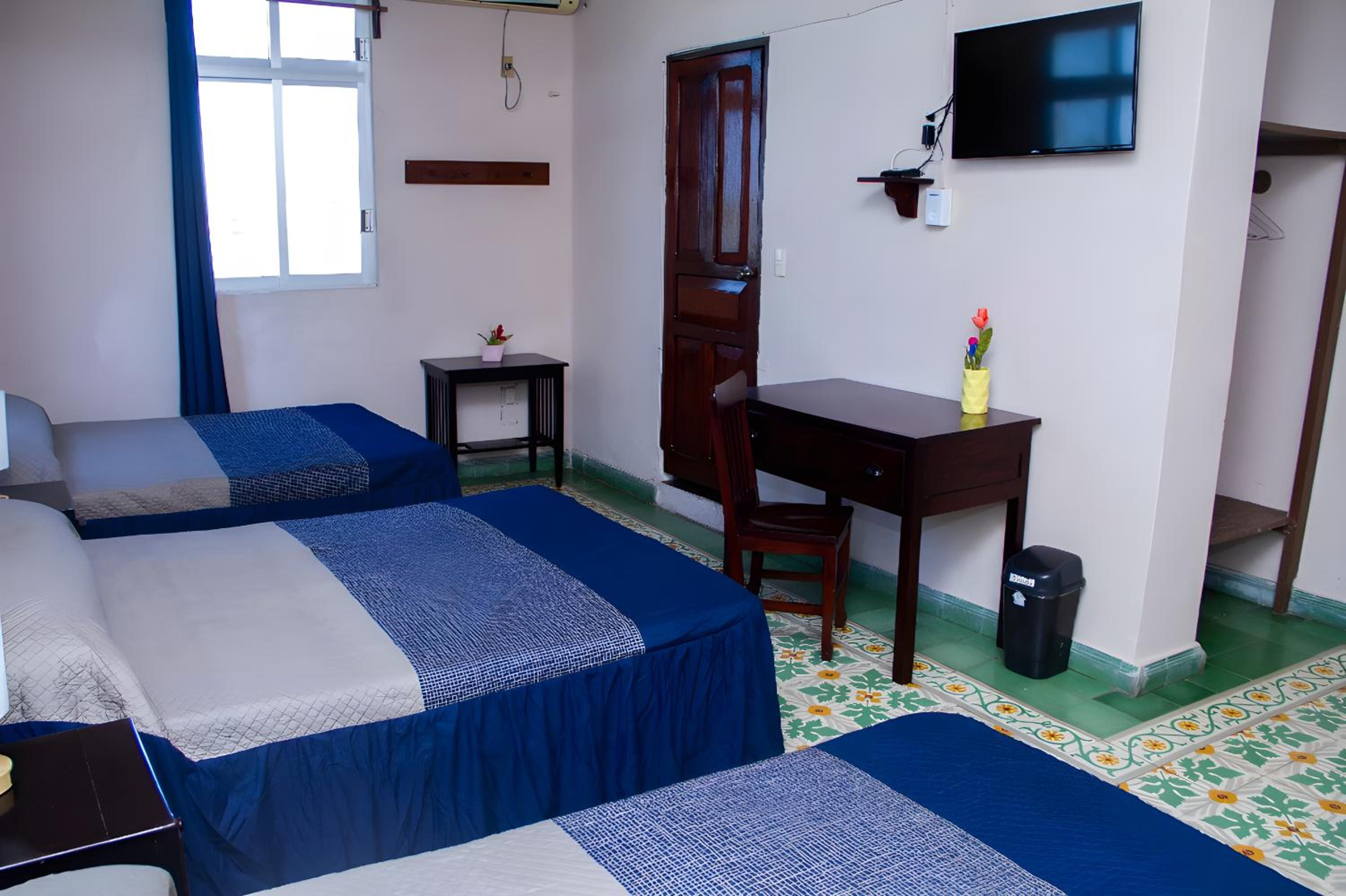 Triple Room with Private Bathroom photo 2