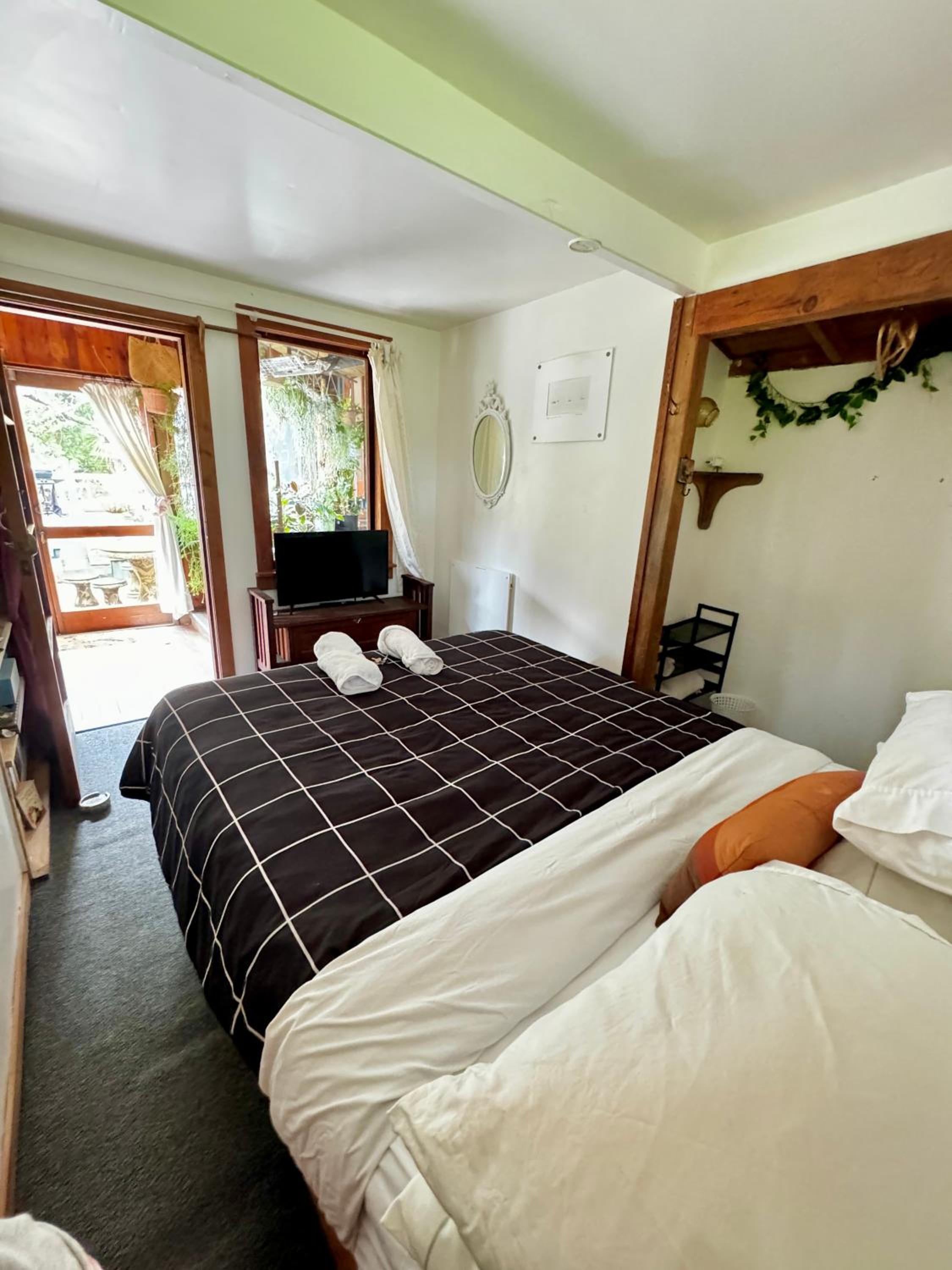 Deluxe Queen Room - 'Aroha' - Photo 8