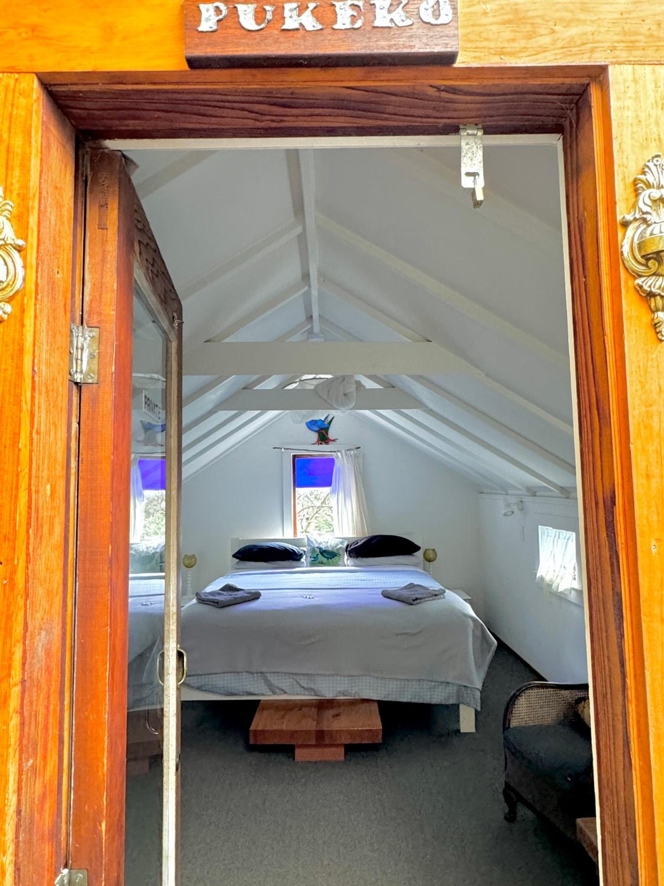 King Deluxe Room - Photo 11