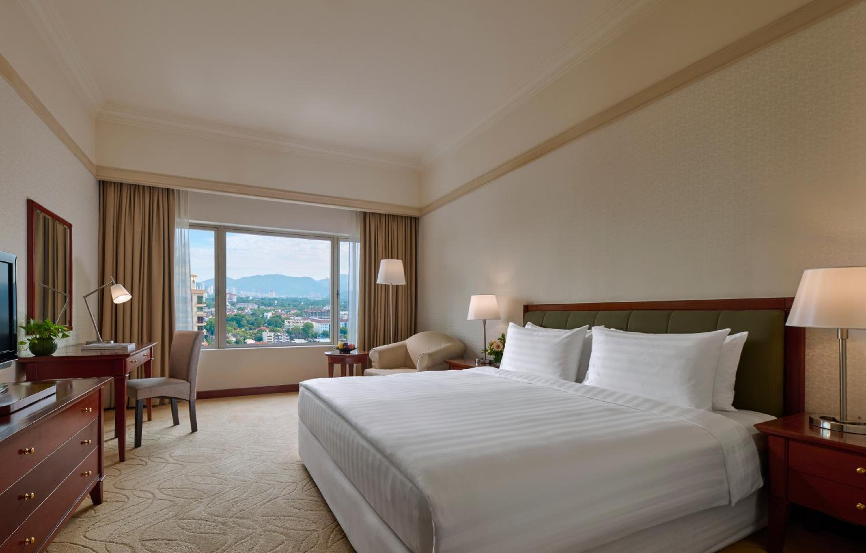 Superior King Room (City View)