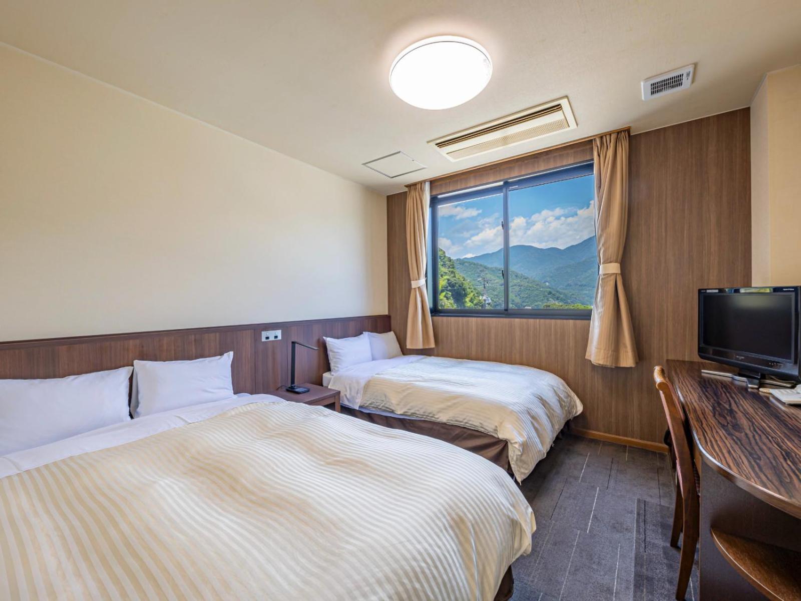 Twin Room - Photo 4