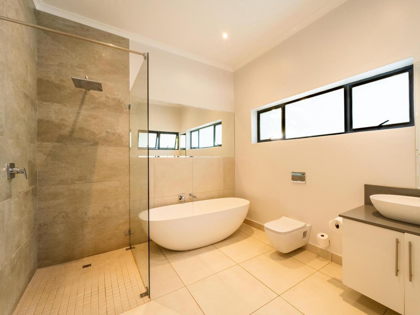 Deluxe Holiday Home photo 2
