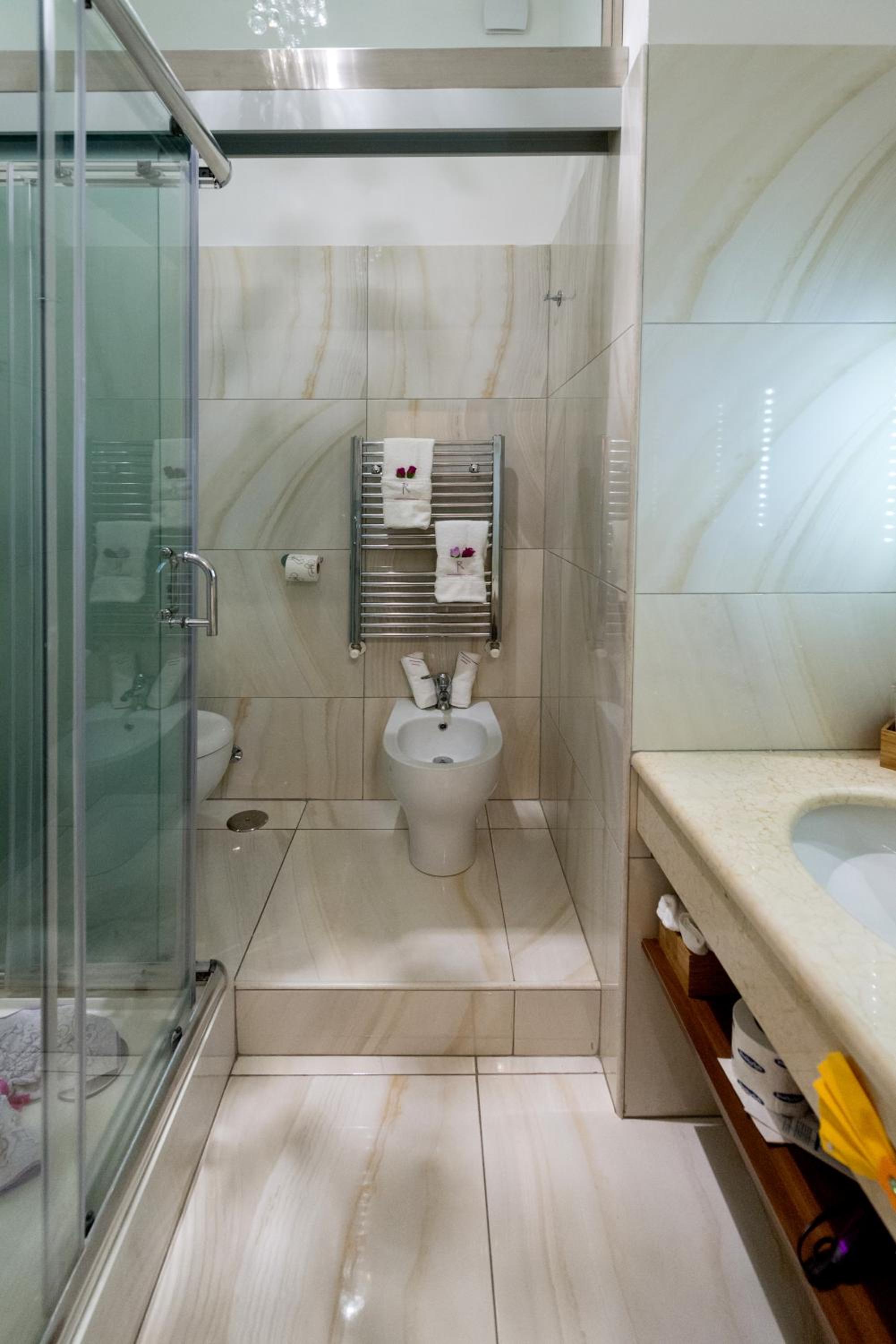 Deluxe Double Room with Balcony photo 3