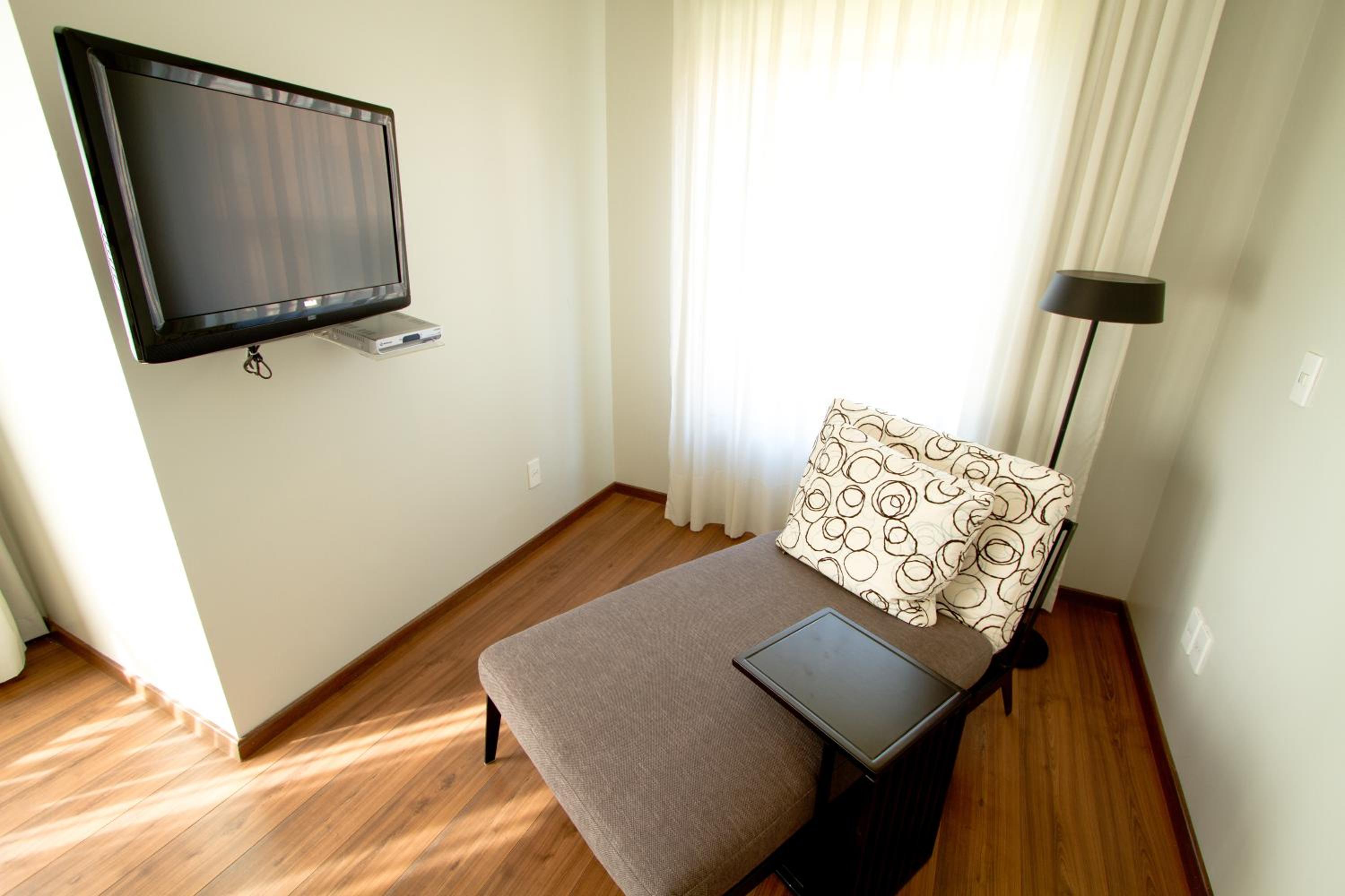 Suite - Photo 3