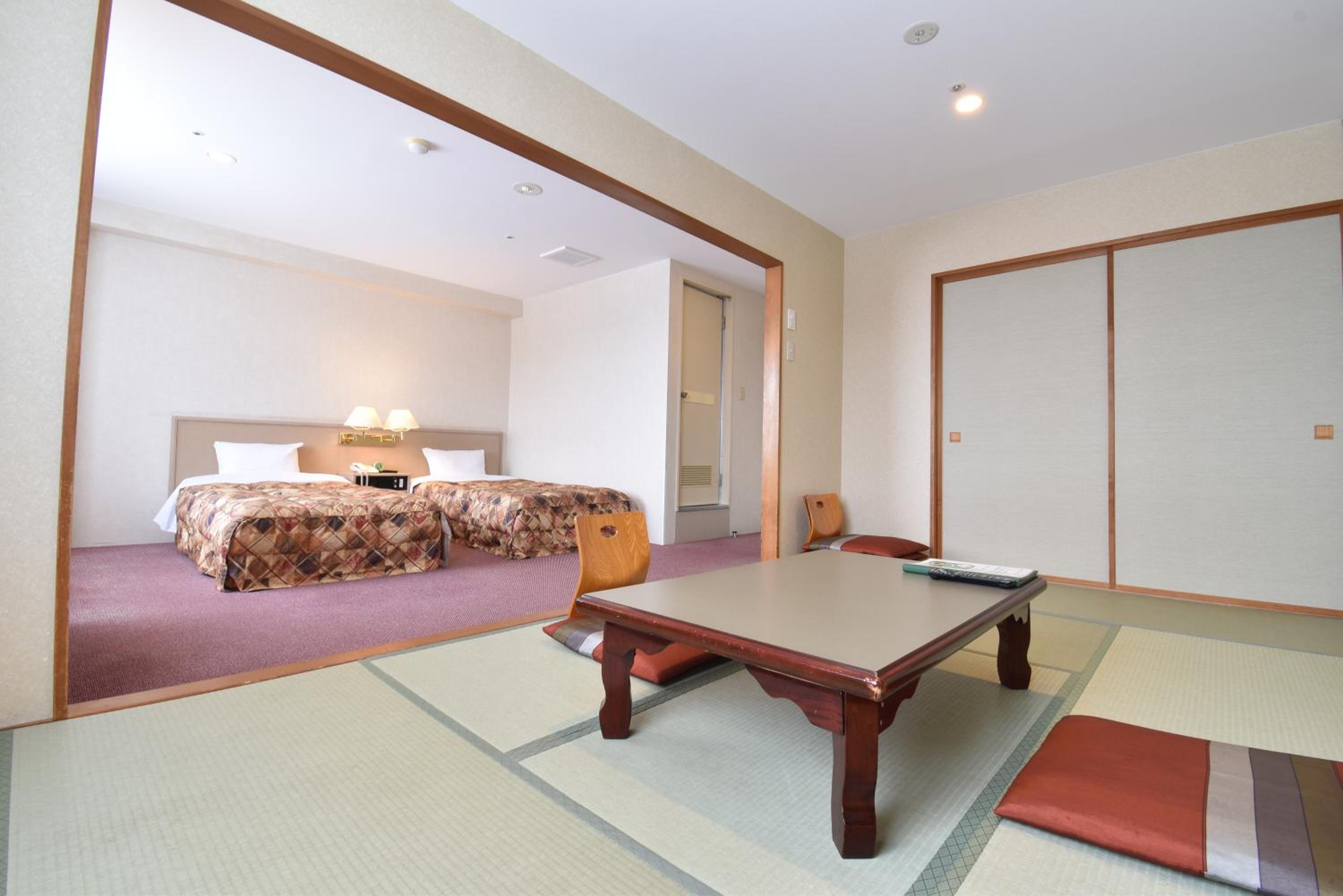 Standard Twin Room with Tatami Area- Non-Smoking - Photo 3