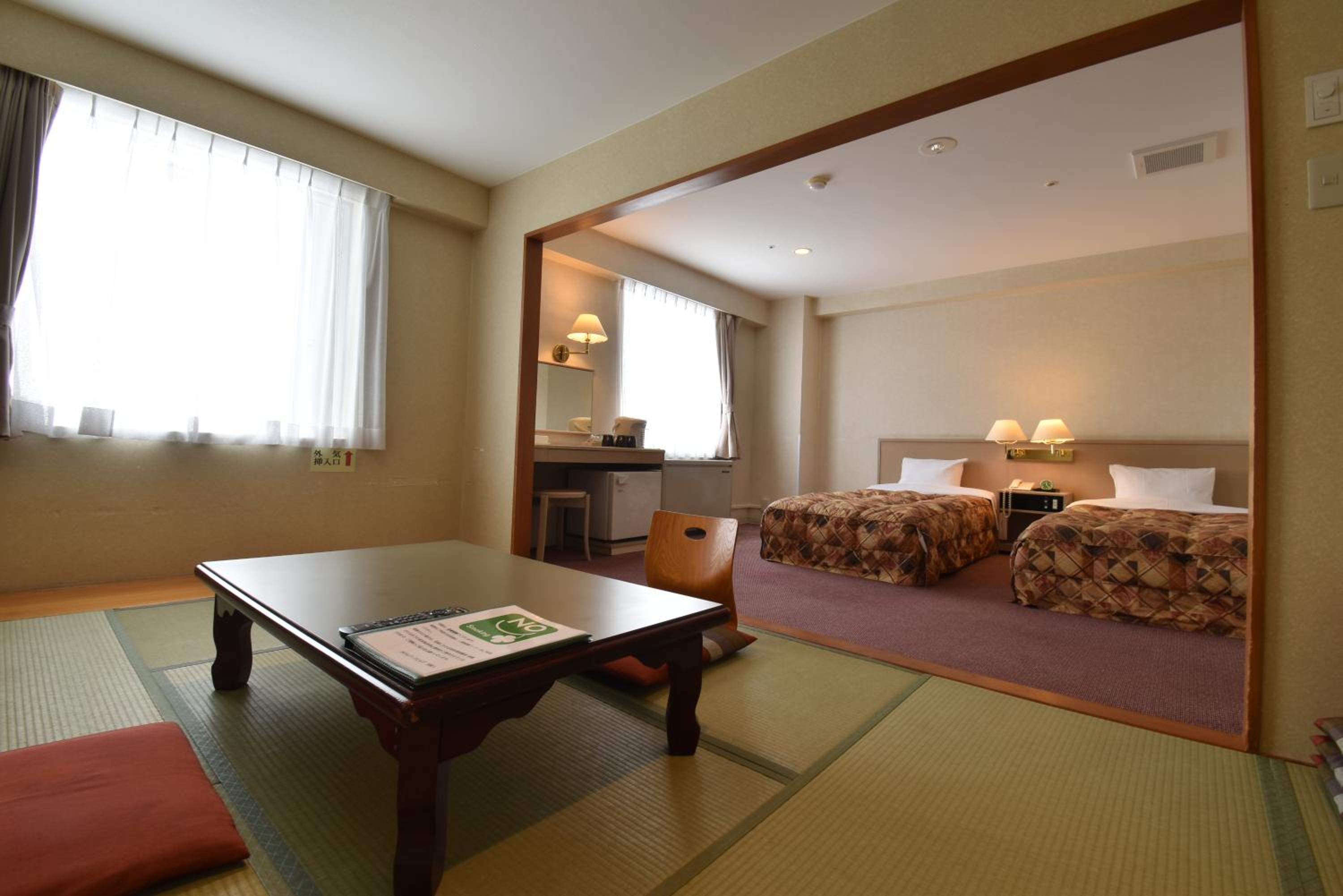 Standard Twin Room with Tatami Area- Non-Smoking - Photo 4