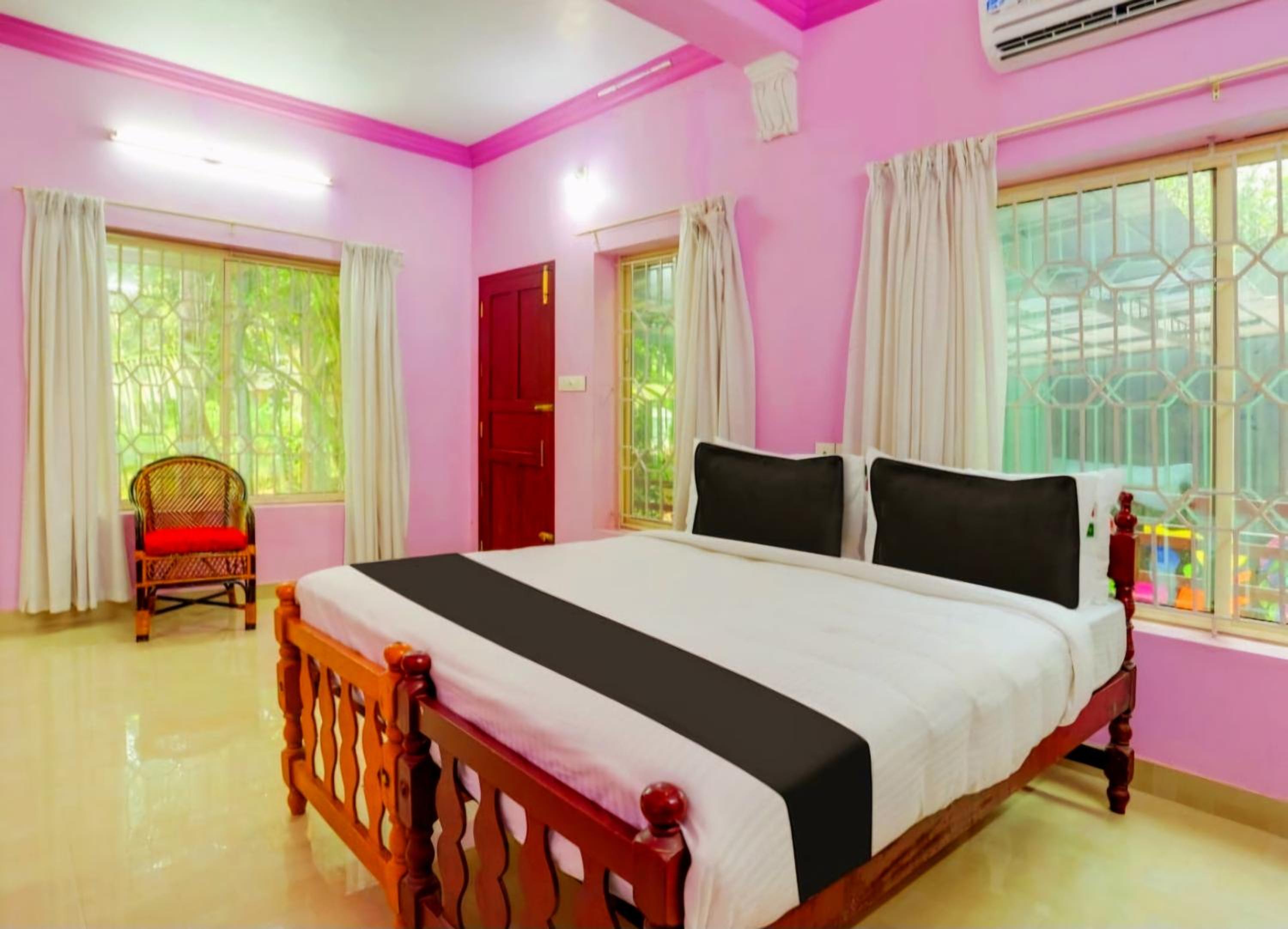 Four-Bedroom House photo 2