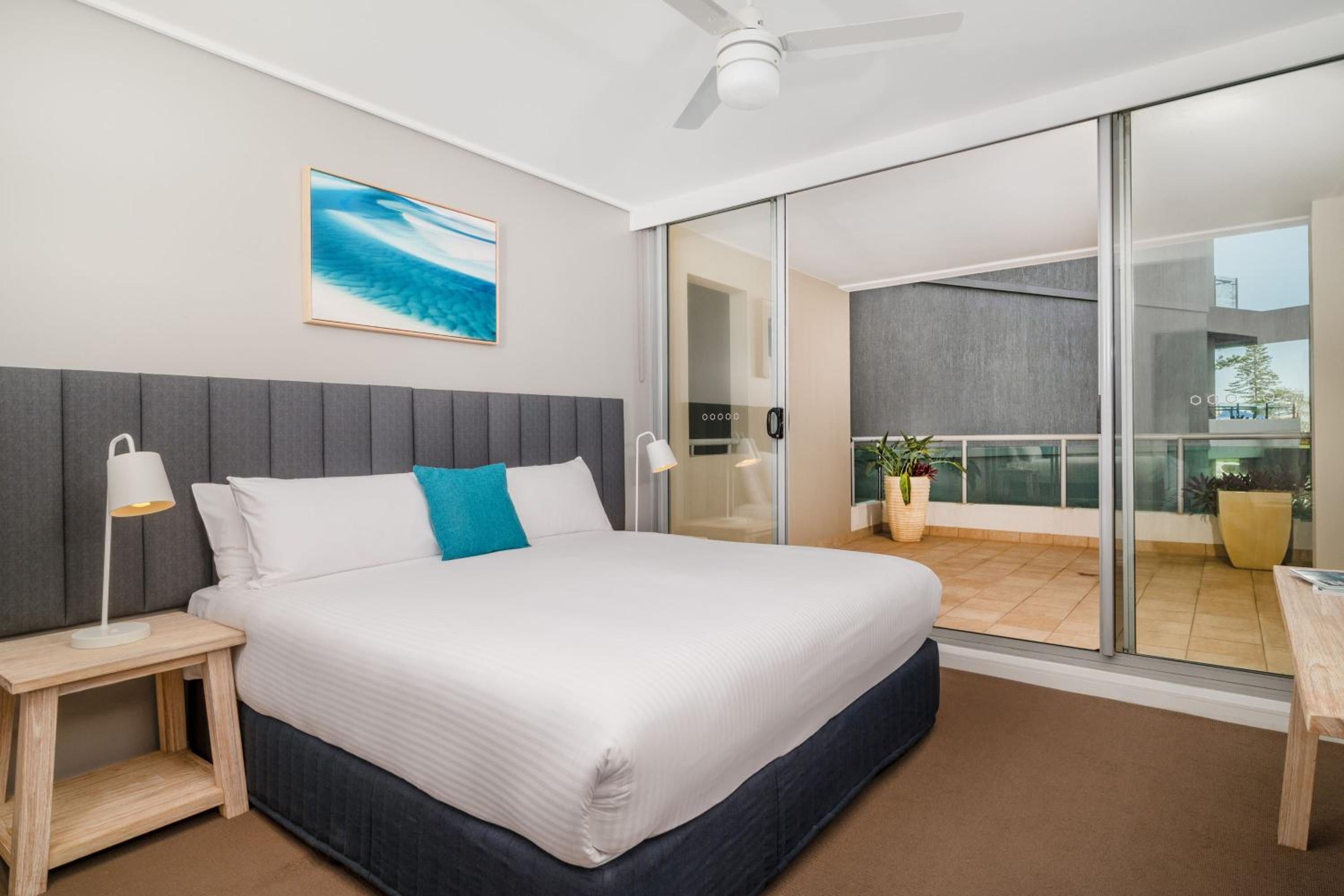 Three-Bedroom Apartment with Park View photo 2