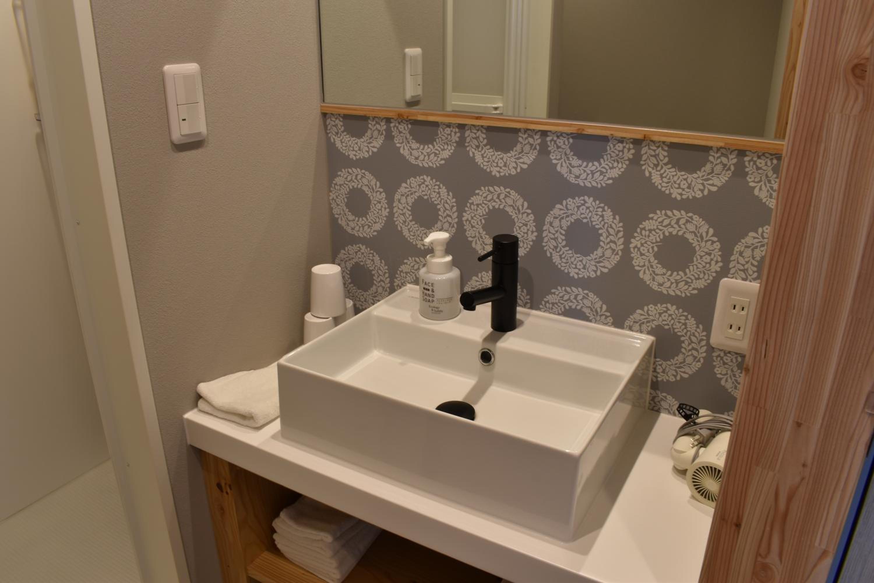 Premium Twin Room with Tatami Area & Shower- Non-Smoking photo 2