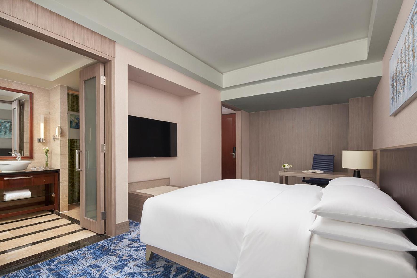 Deluxe Queen Room photo 2
