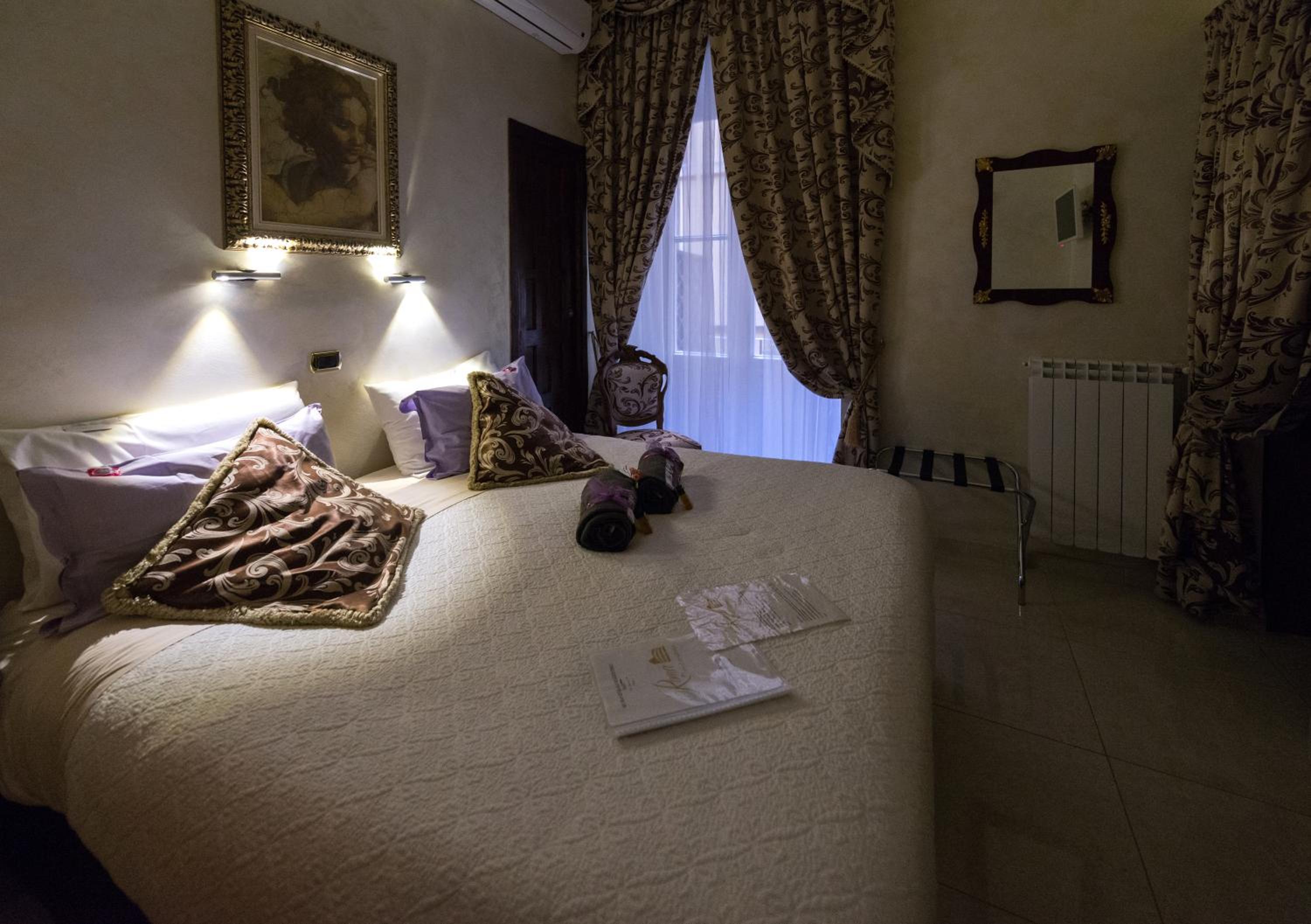 Deluxe Double Room with Balcony photo 1