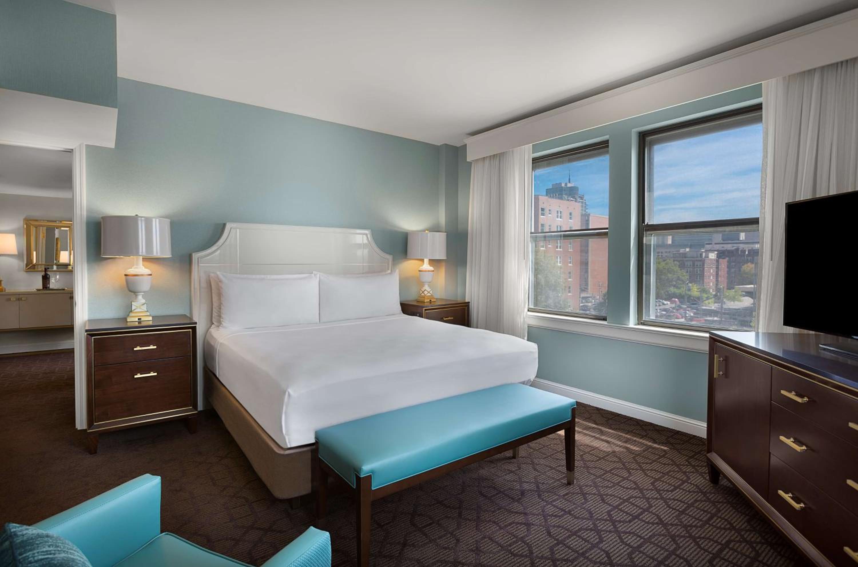 Chase One Bedroom Specialty Suite - King