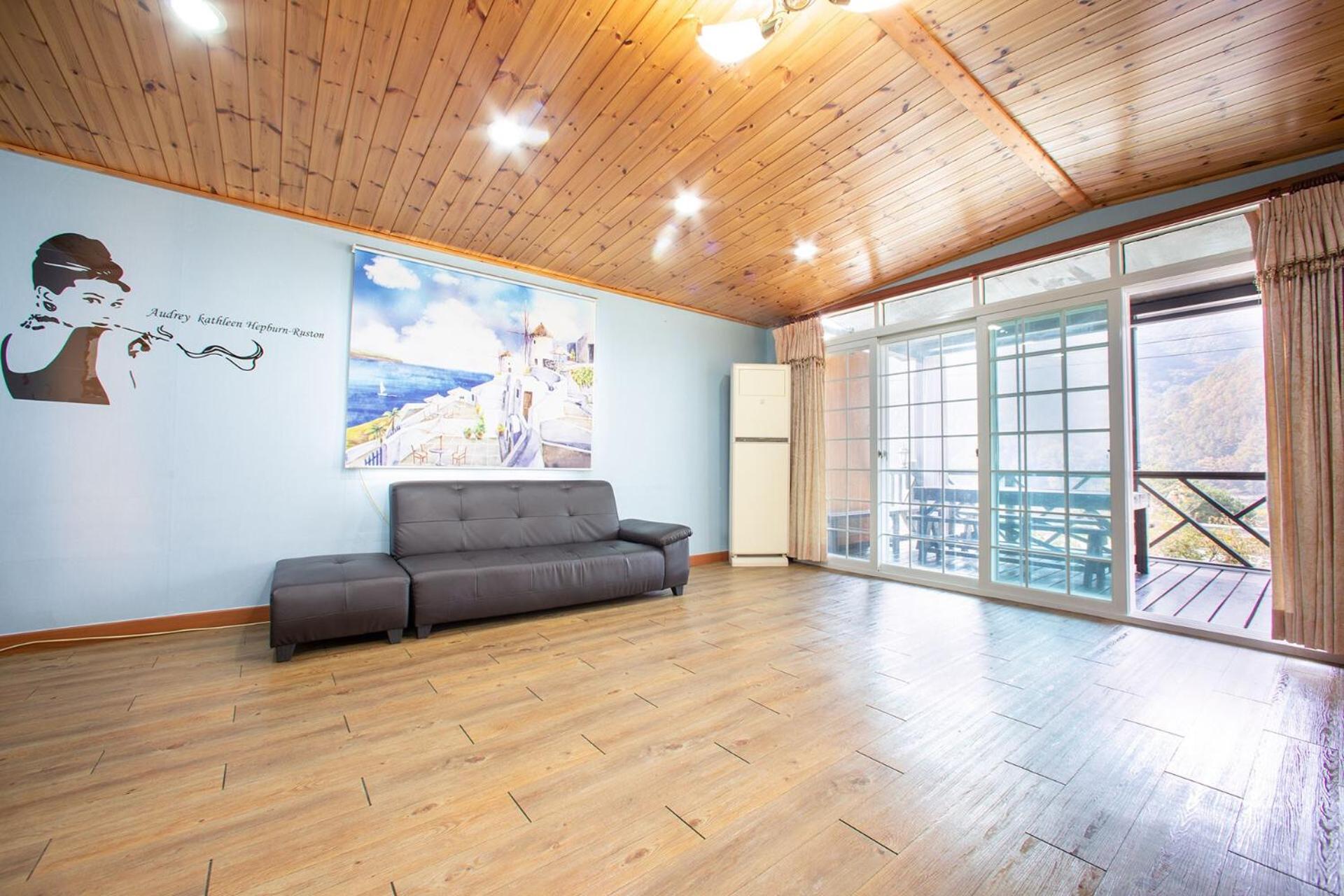 Family Room - Photo 6