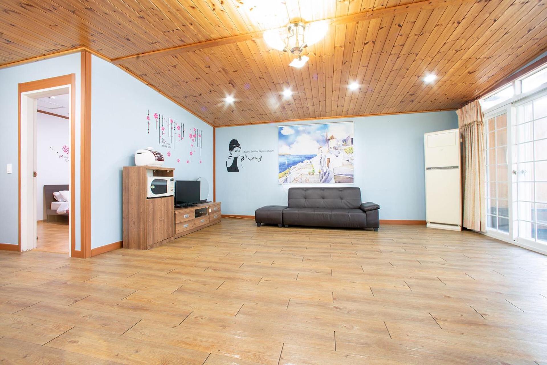 Family Room - Photo 9