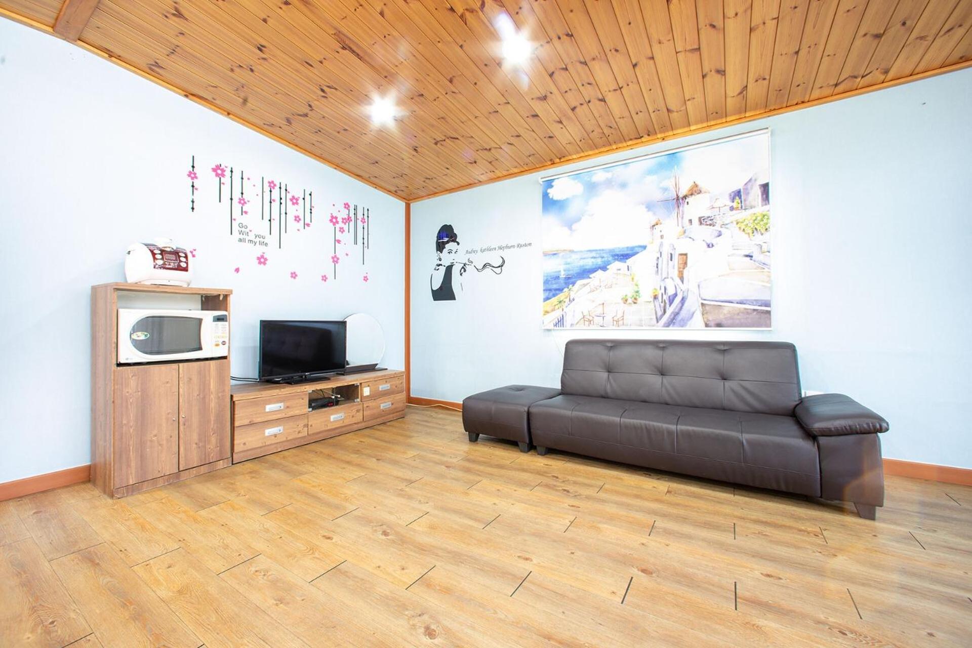 Family Room - Photo 7