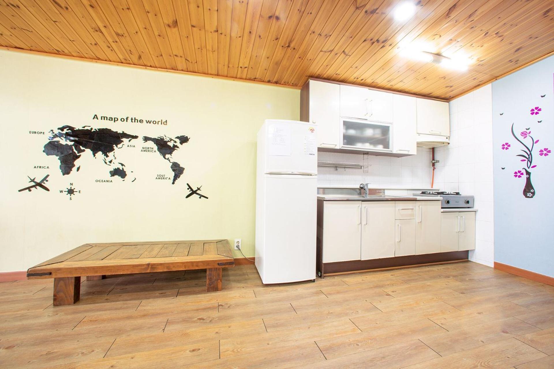 Family Room - Photo 3
